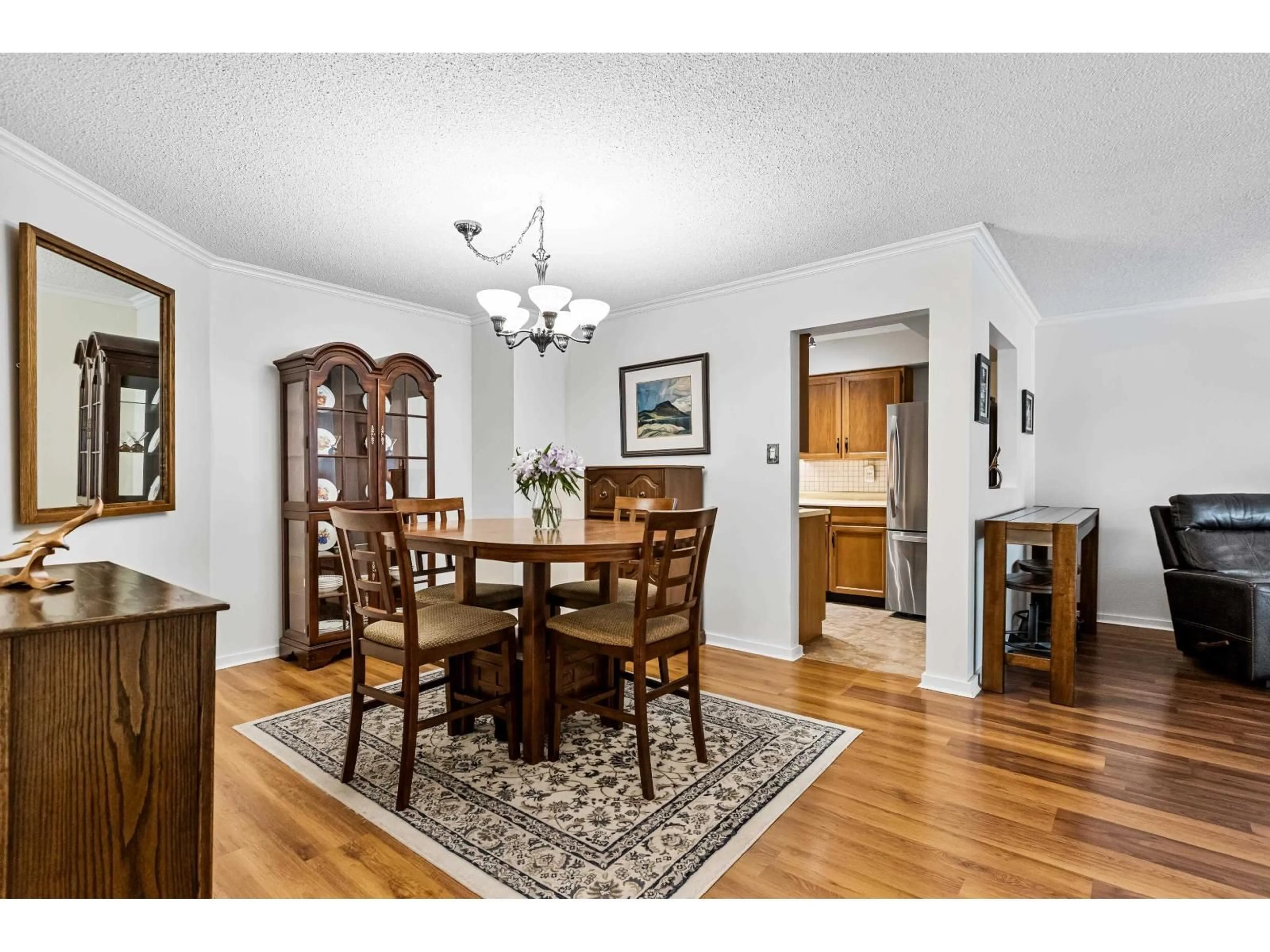 Dining room, wood/laminate floor for 204 - 1458 BLACKWOOD STREET, White Rock British Columbia V4B3V4
