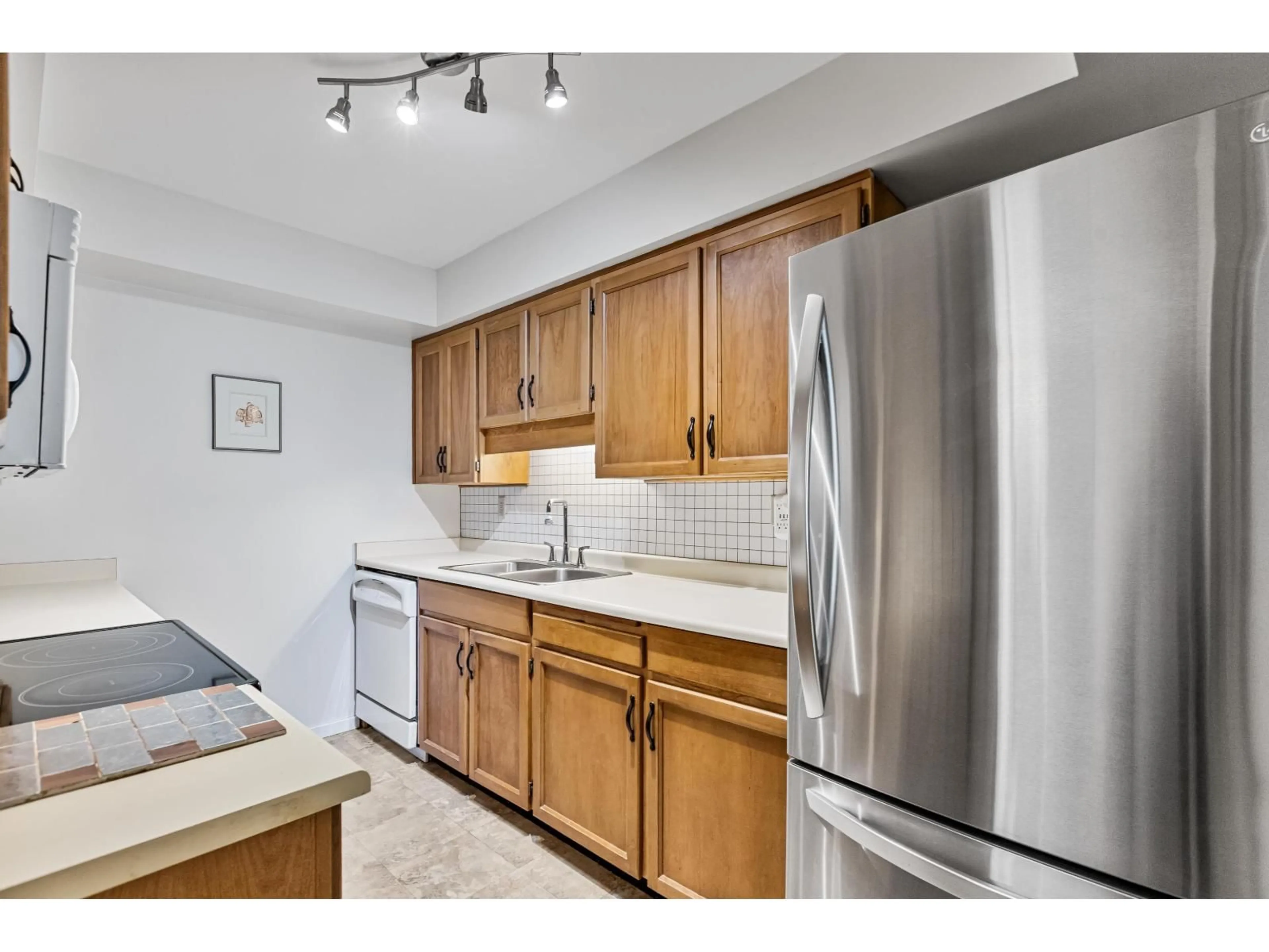 Standard kitchen, unknown for 204 - 1458 BLACKWOOD STREET, White Rock British Columbia V4B3V4