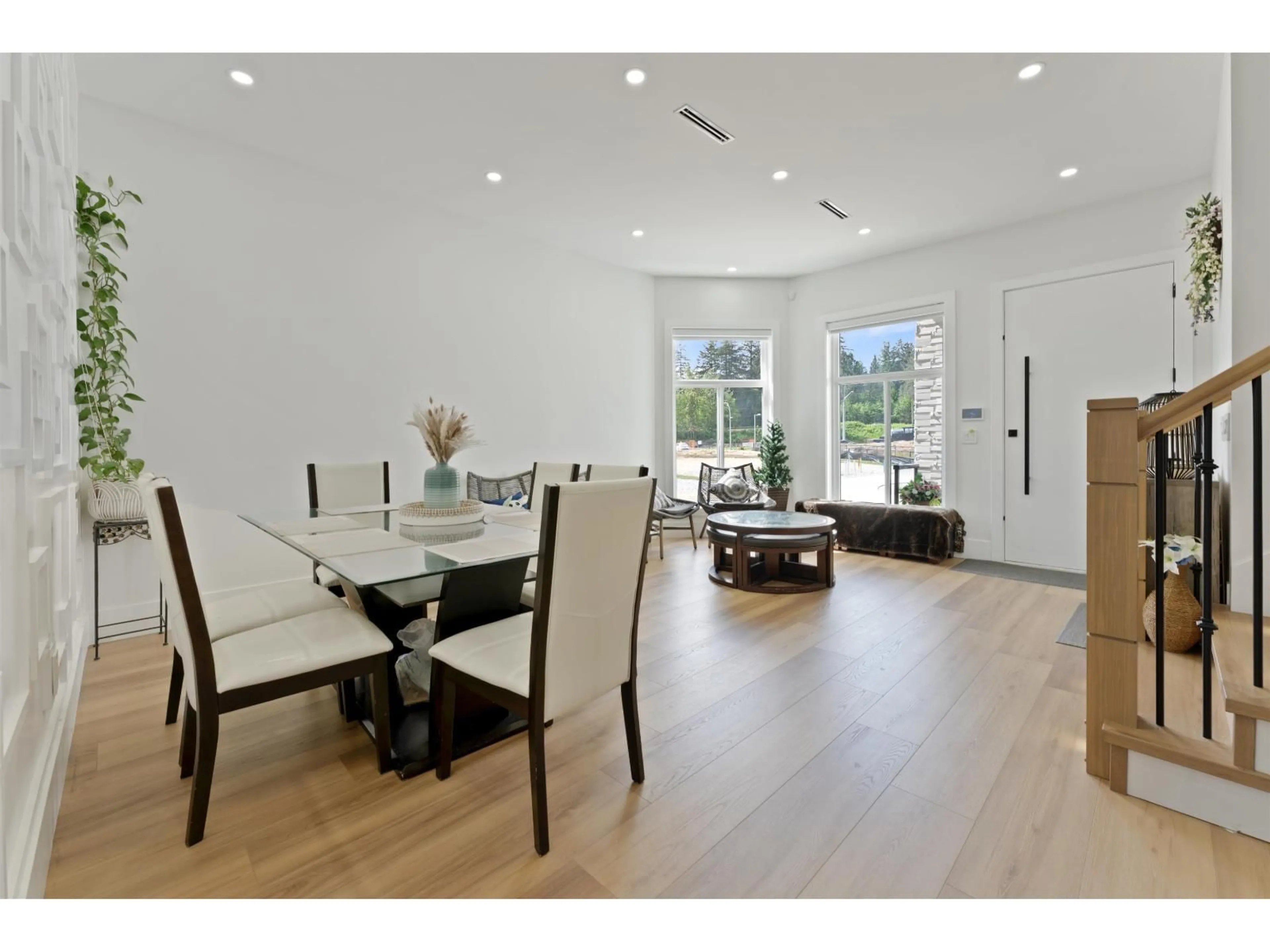 Dining room, wood/laminate floor for 5826 138 STREET, Surrey British Columbia V3X0C9
