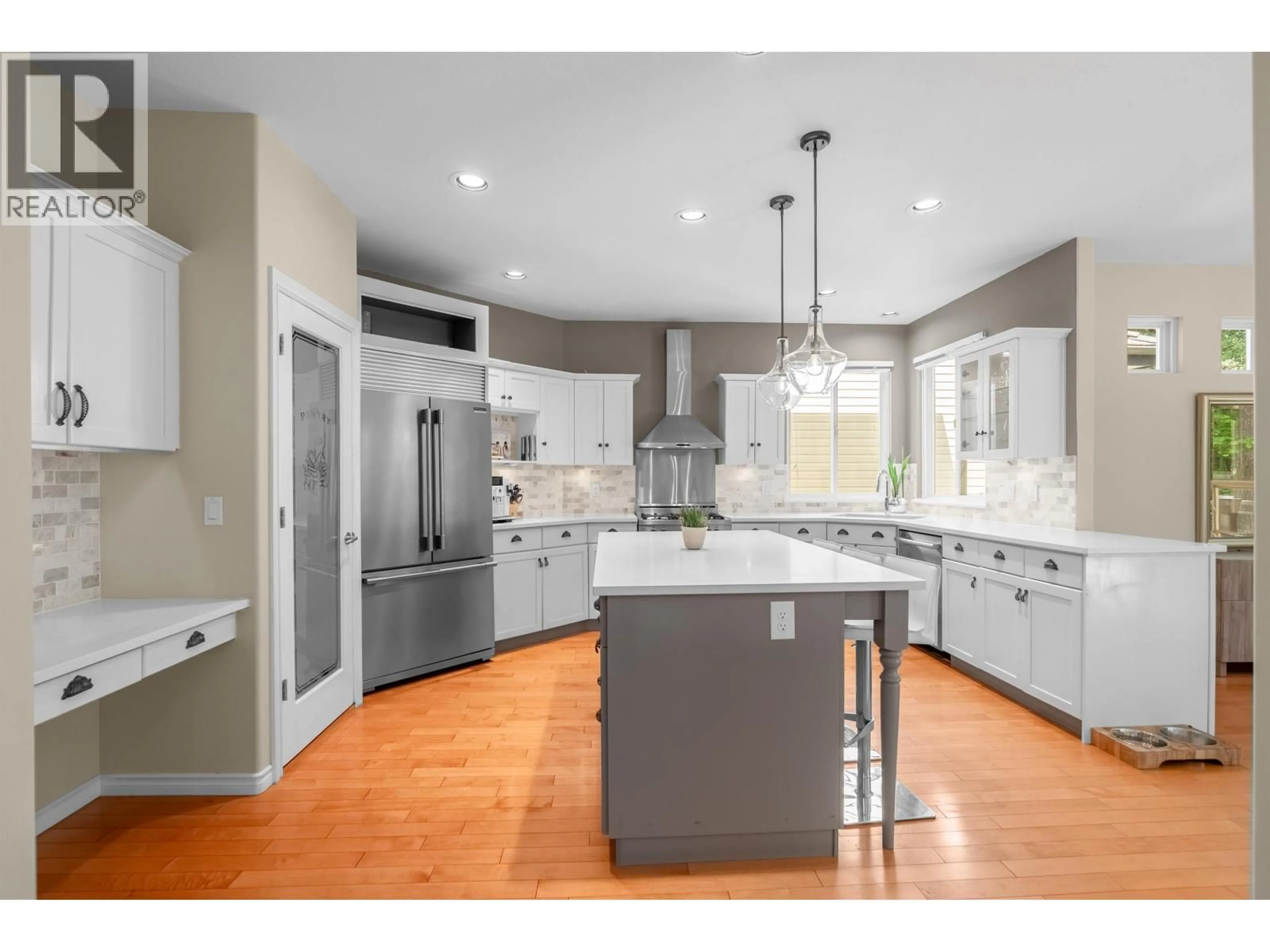 Open concept kitchen, unknown for 3303 CHARTWELL, Coquitlam British Columbia V3E3N1