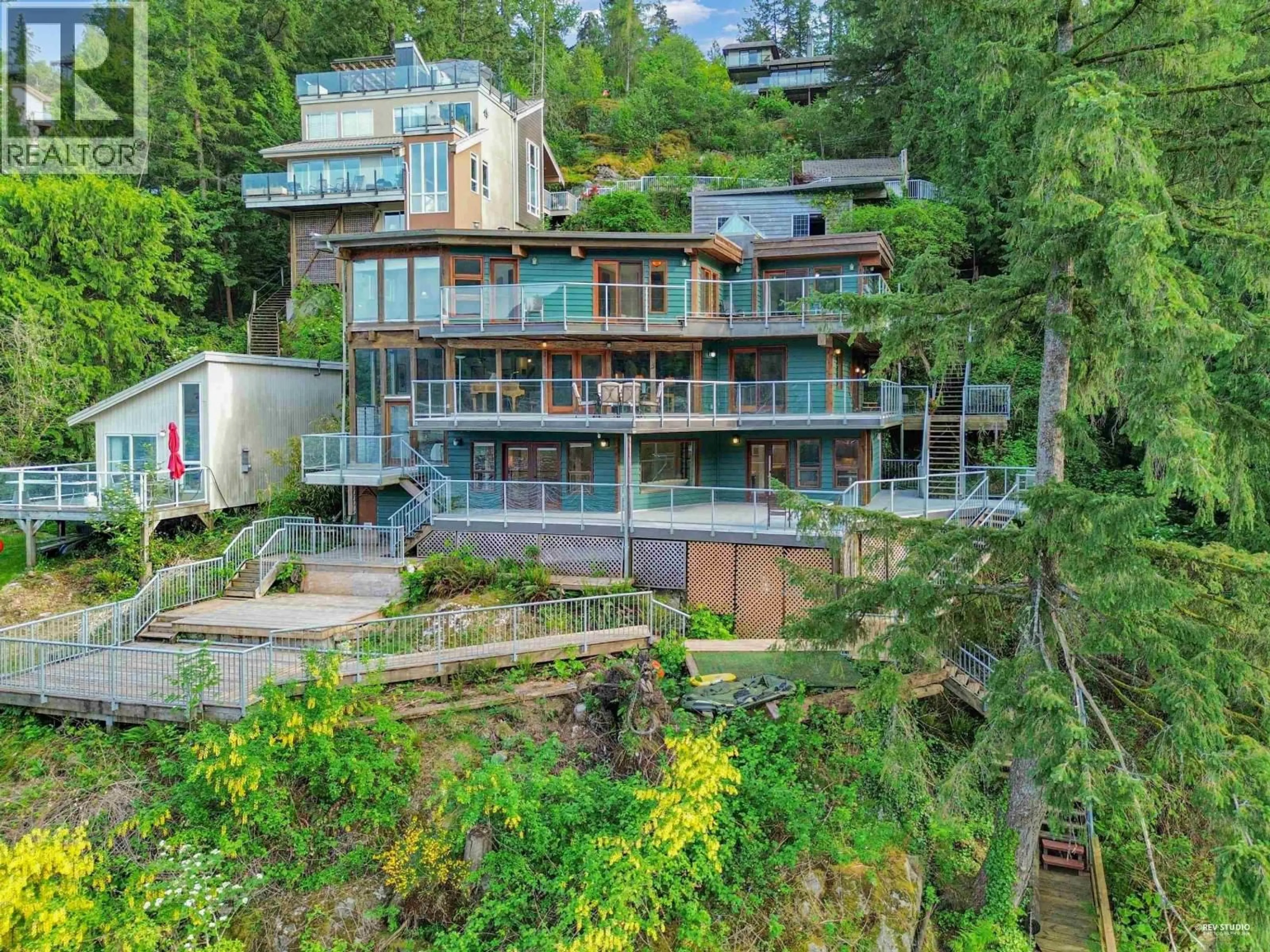 A pic from outside/outdoor area/front of a property/back of a property/a pic from drone, unknown for 2136 LOCKEHAVEN ROAD, North Vancouver British Columbia V7G1X6