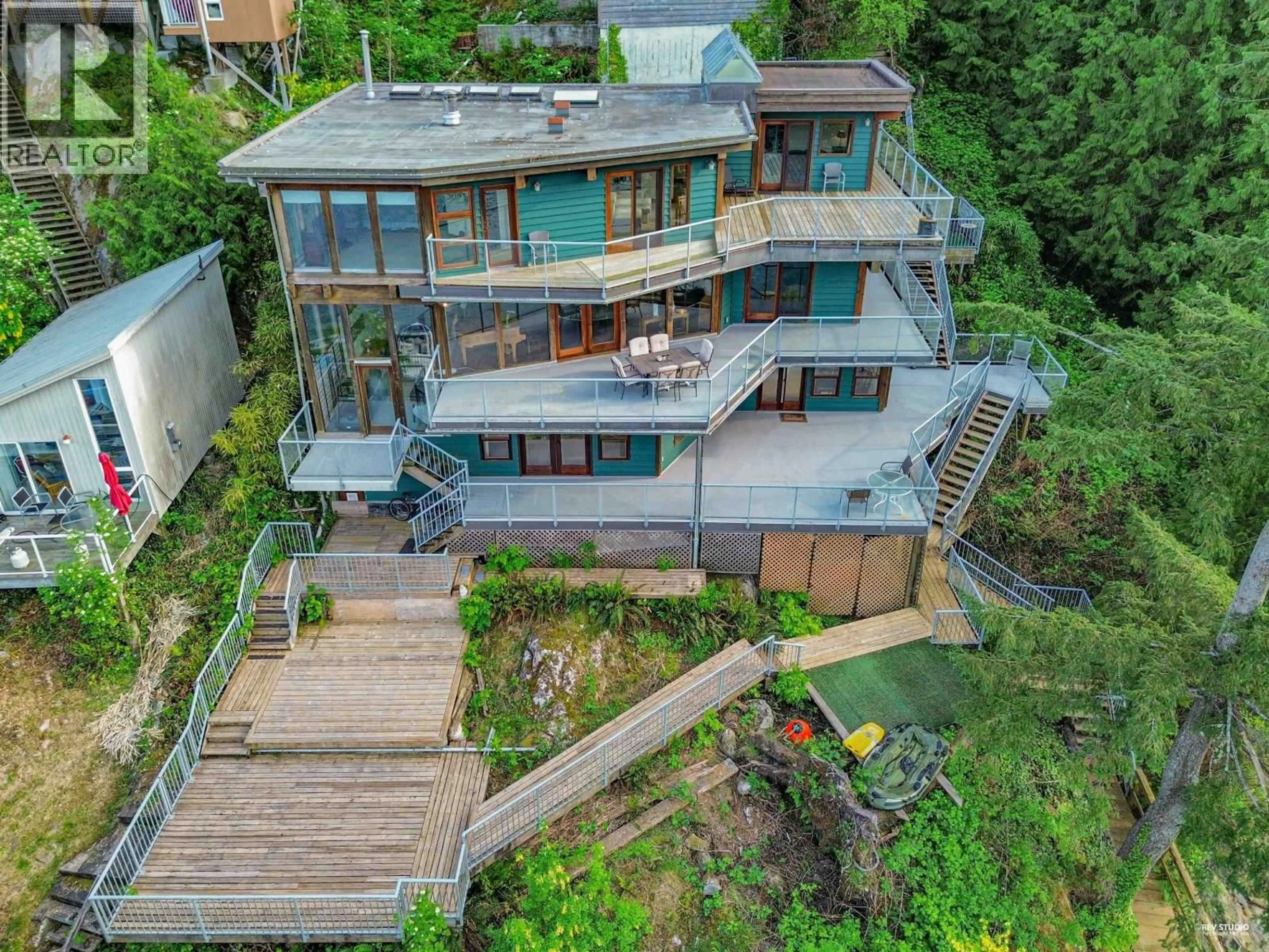 A pic from outside/outdoor area/front of a property/back of a property/a pic from drone, unknown for 2136 LOCKEHAVEN ROAD, North Vancouver British Columbia V7G1X6