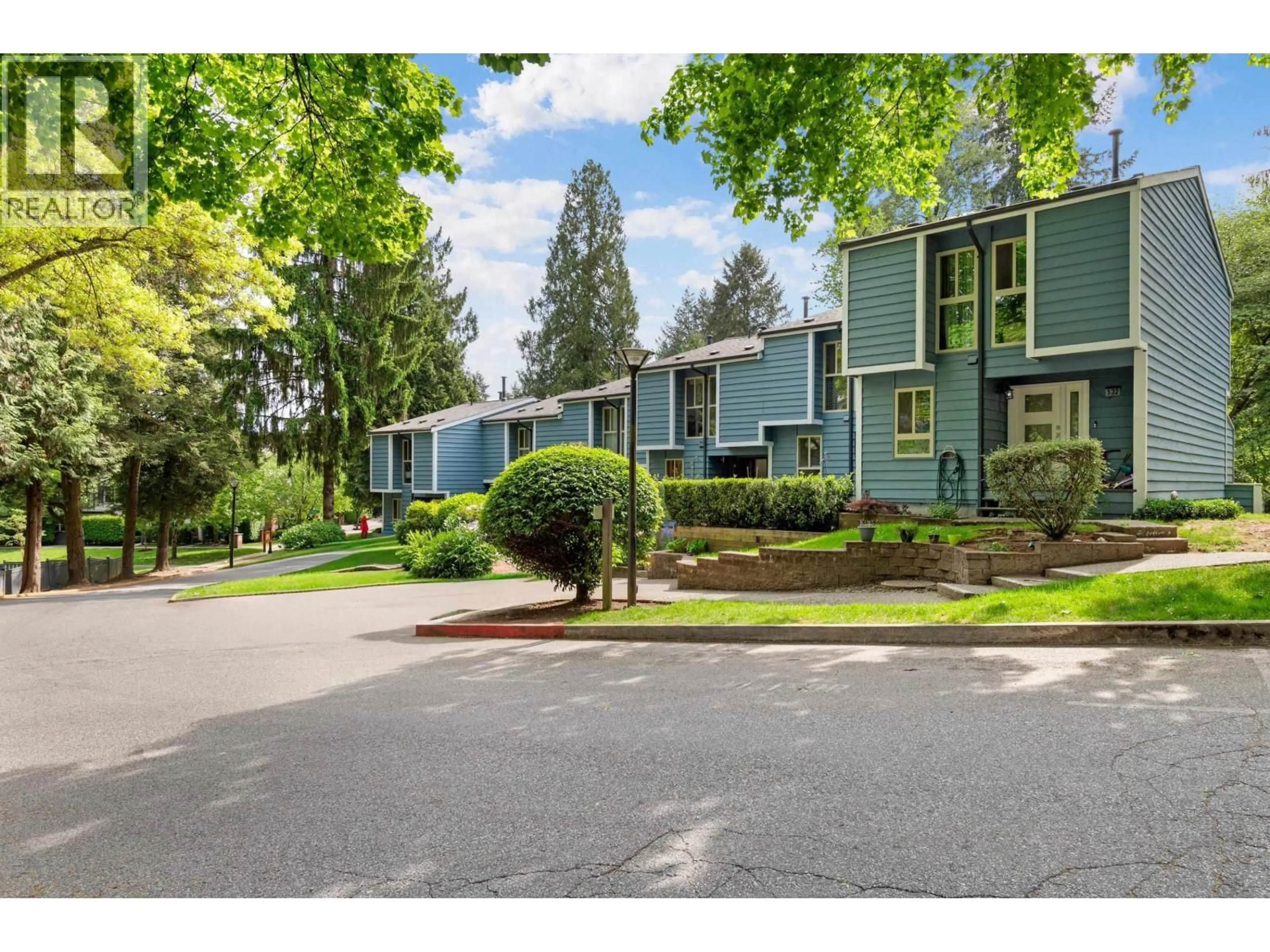 A pic from outside/outdoor area/front of a property/back of a property/a pic from drone, unknown for 128 BROOKSIDE DRIVE, Port Moody British Columbia V3H3H6