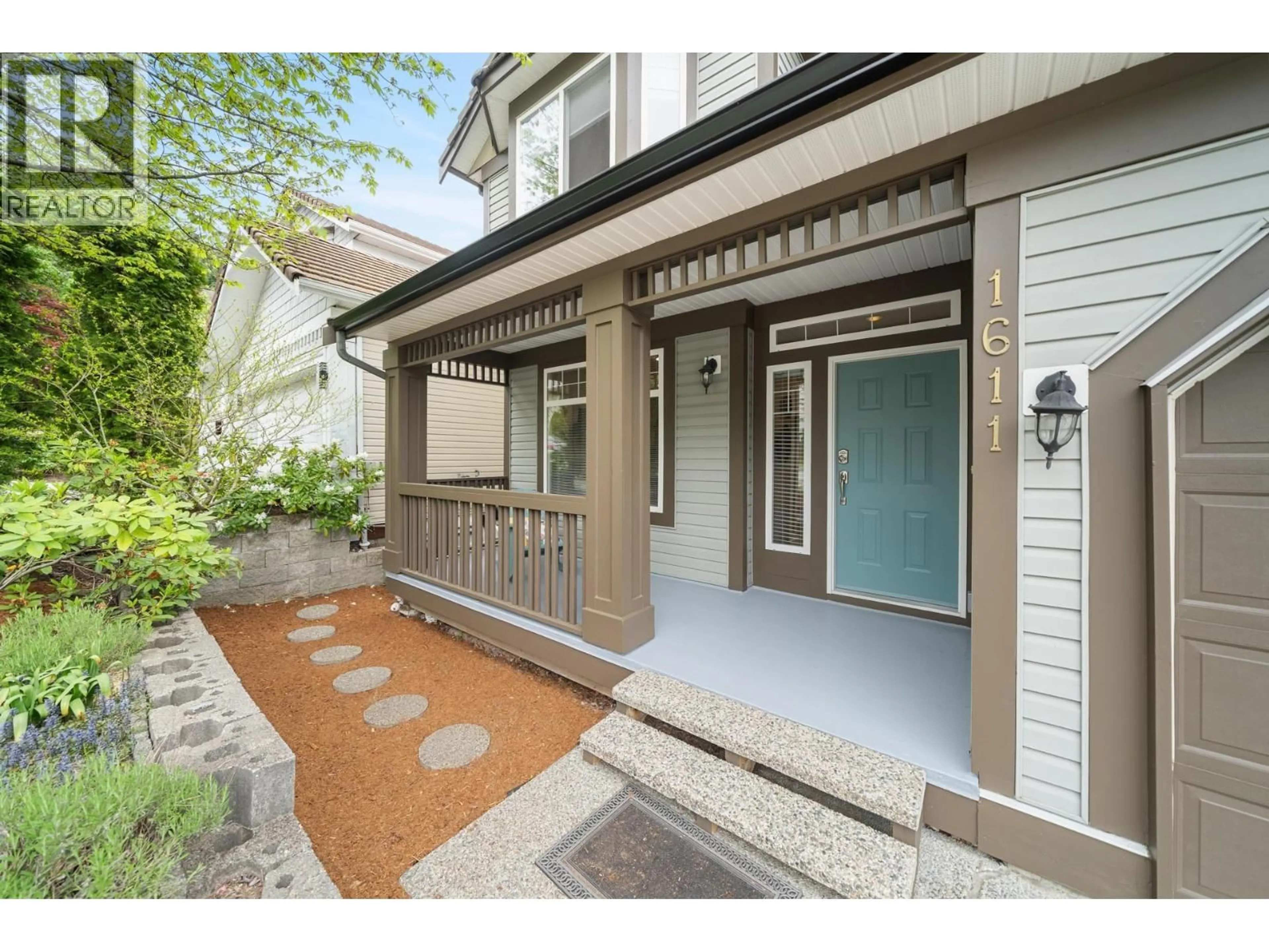 Indoor entryway for 1611 STONERIDGE LANE, Coquitlam British Columbia V3E3K9