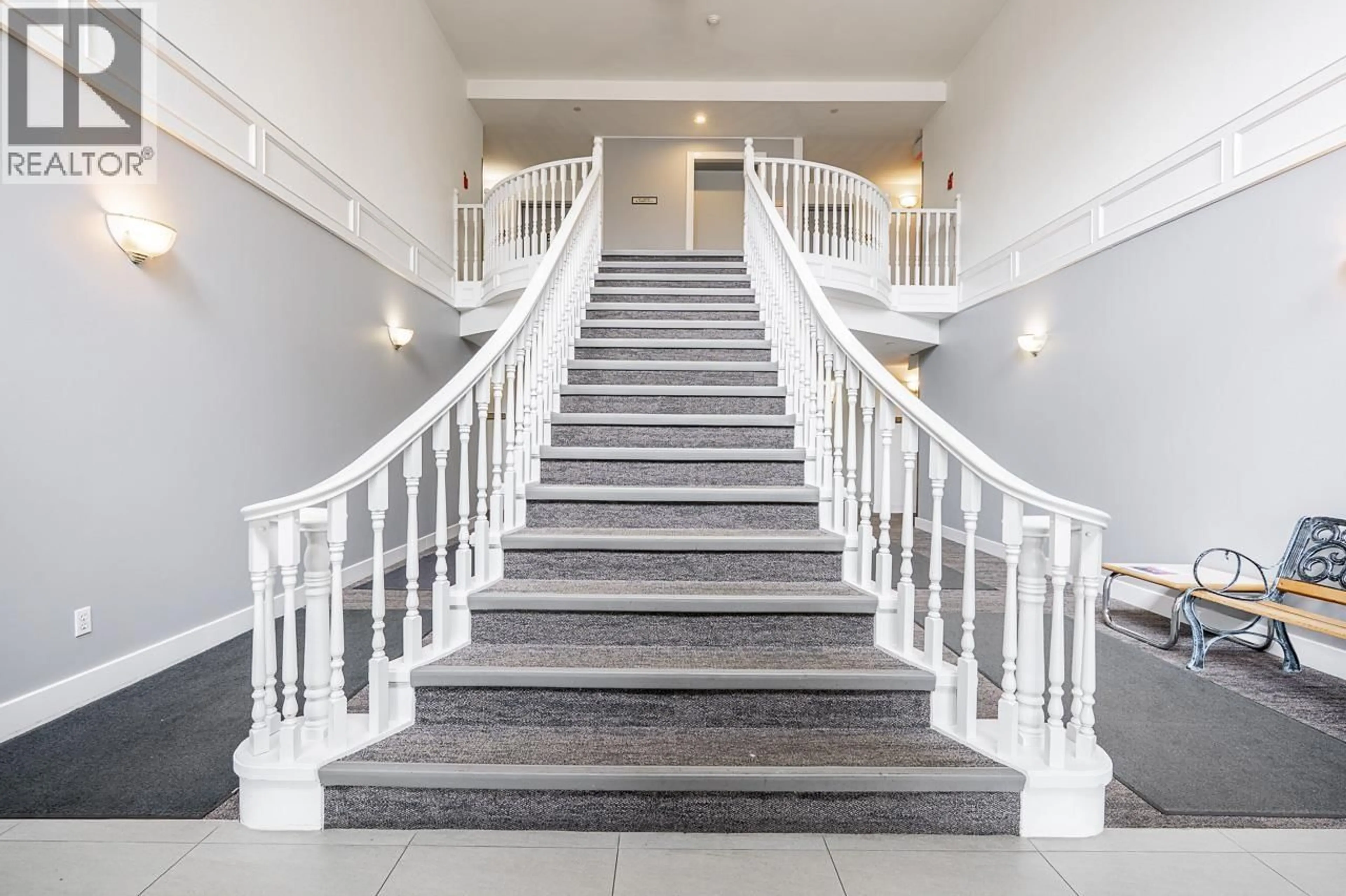 Stairs for 402 - 12464 191B STREET, Pitt Meadows British Columbia V3Y2P6