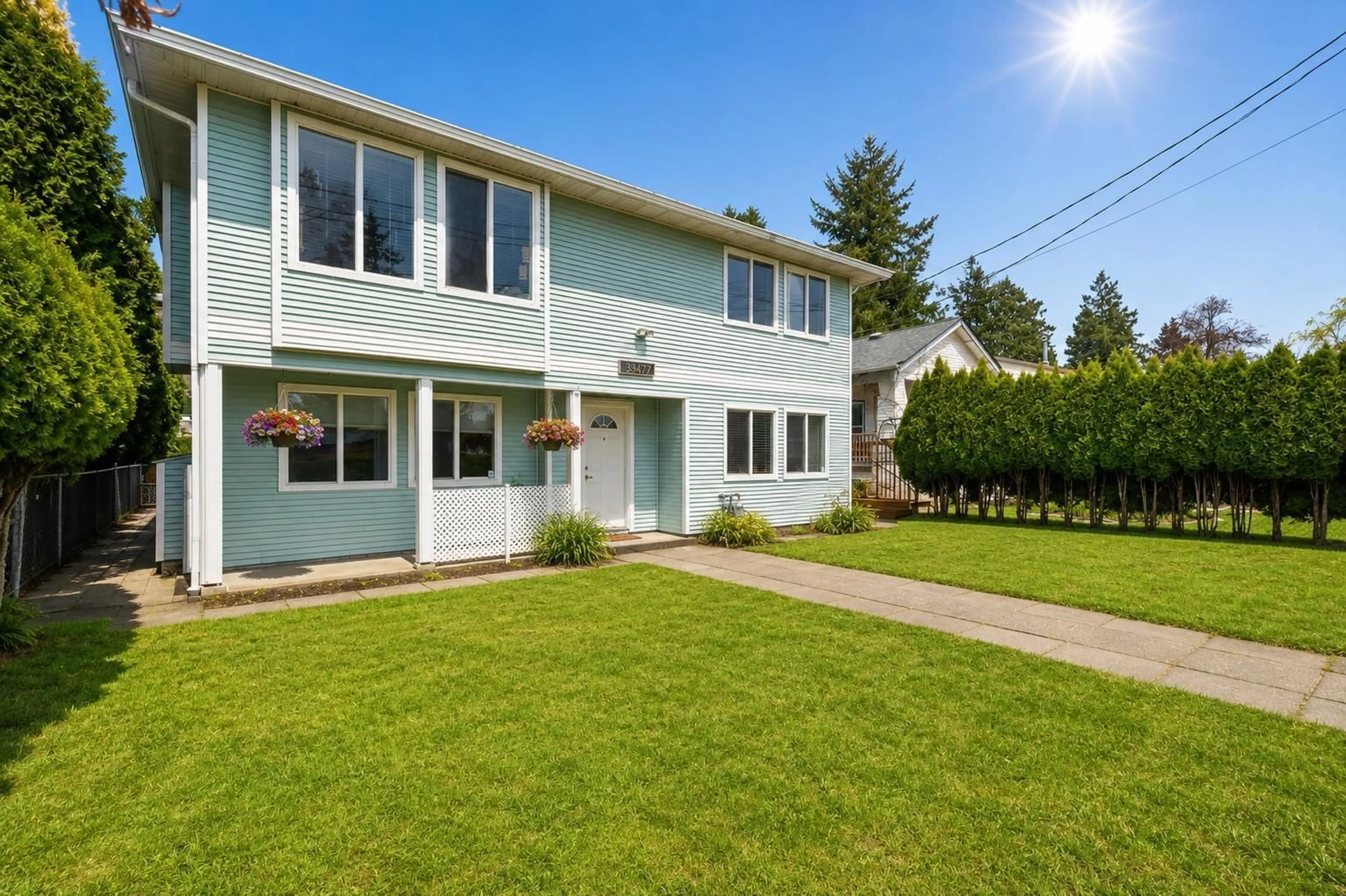 Home with vinyl exterior material, street for 33477 7TH AVENUE, Mission British Columbia V2V2E6