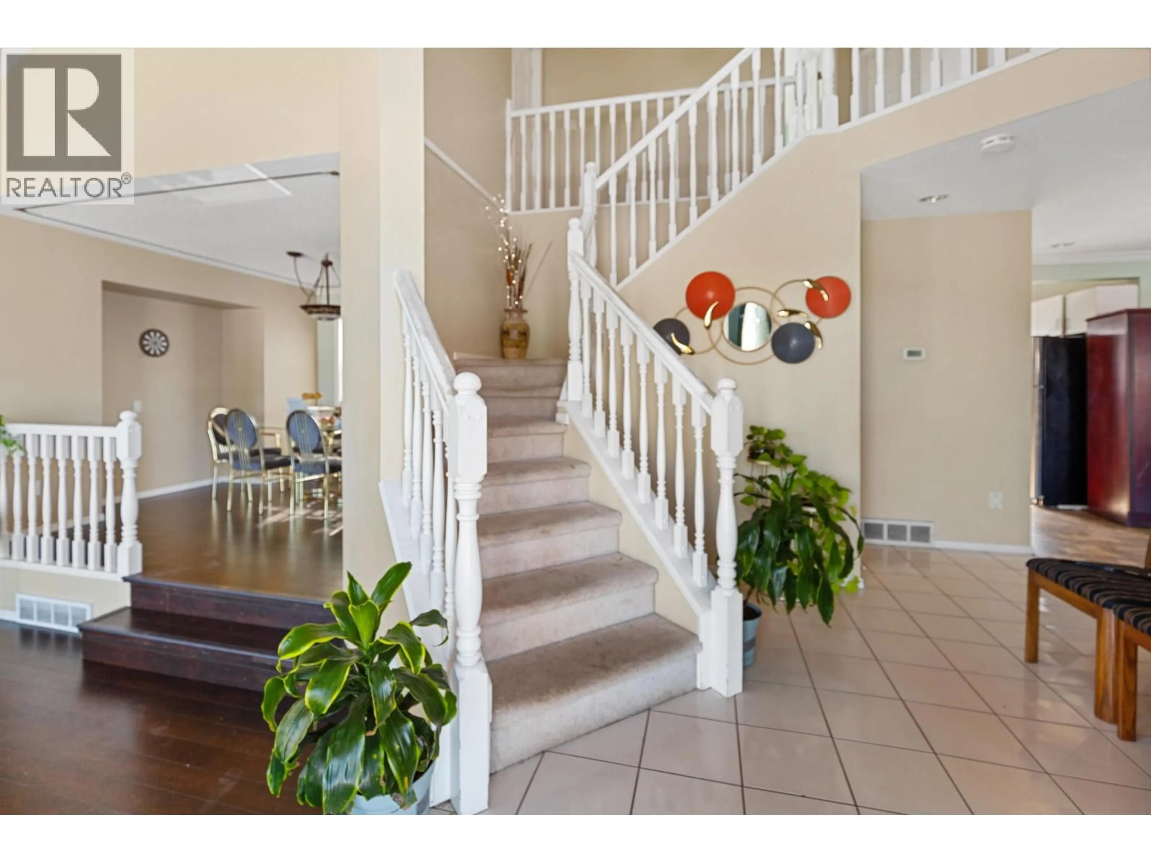 Indoor foyer for 7491 SOUTHRIDGE AVENUE, Prince George British Columbia V2N4Y5