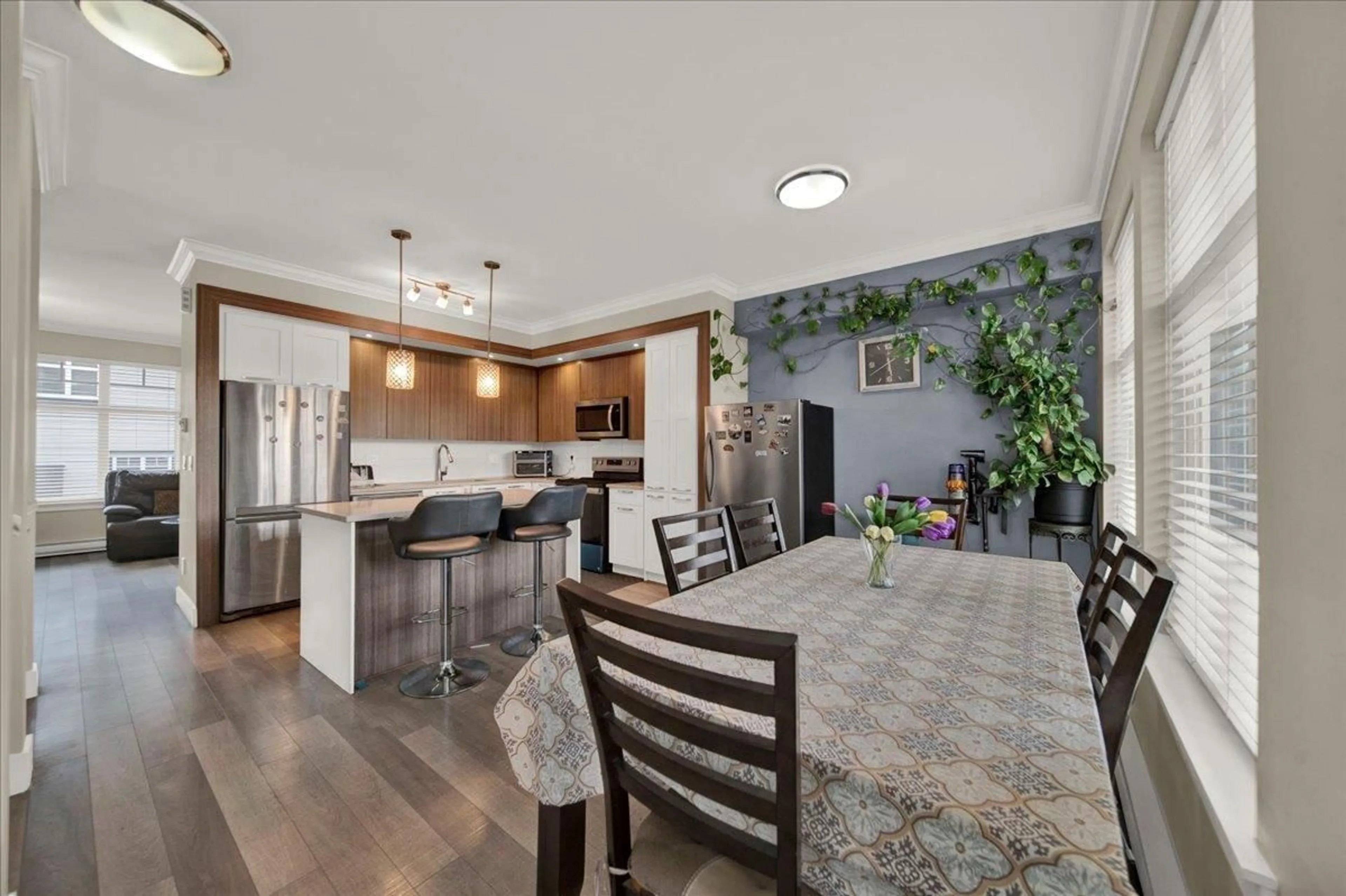 Open concept kitchen, ceramic/tile floor for 1 - 6350 142 STREET, Surrey British Columbia V3X1B8