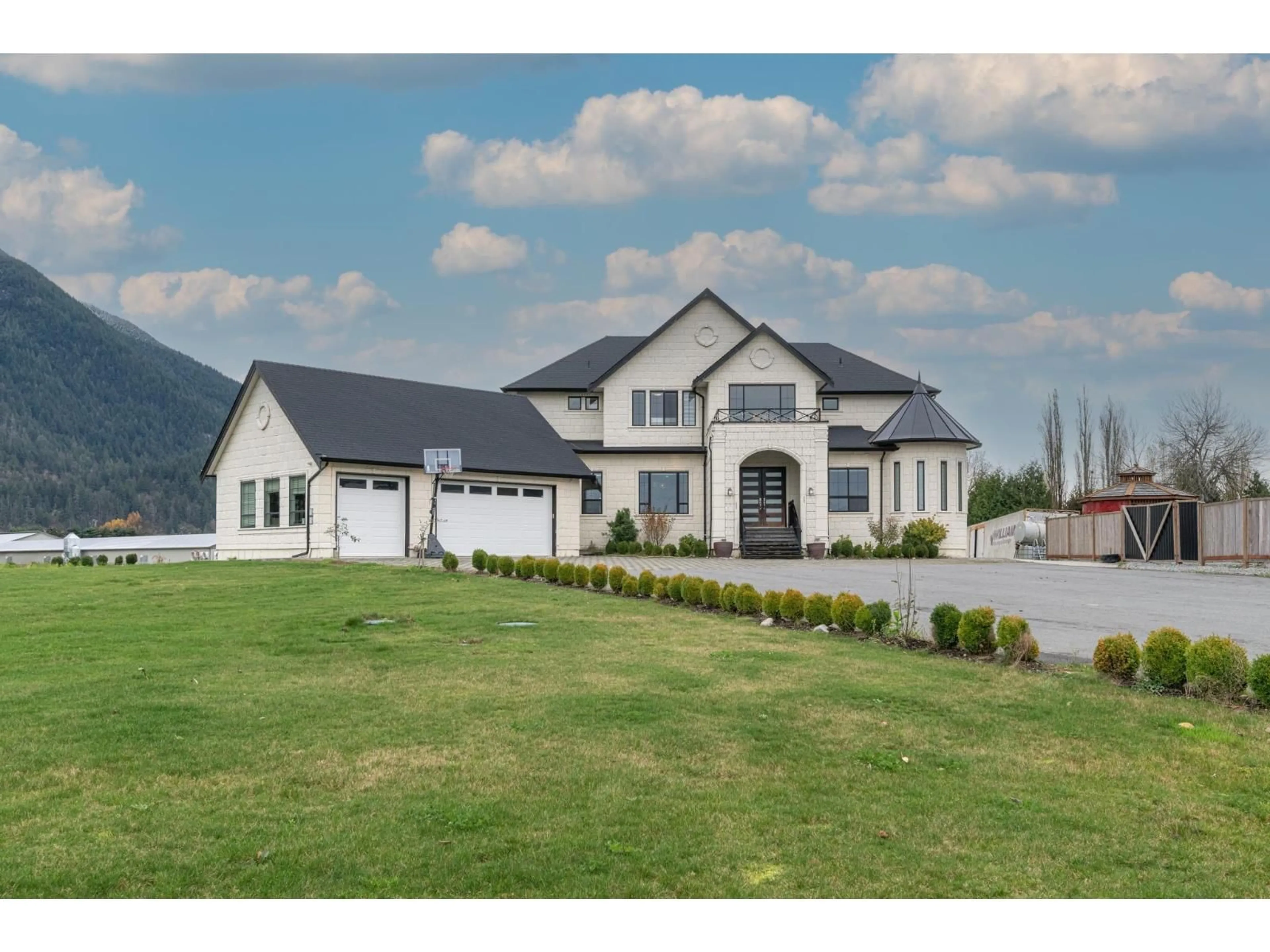 Home with vinyl exterior material, unknown for 8528 SYLVESTER ROAD, Mission British Columbia V2V7K6