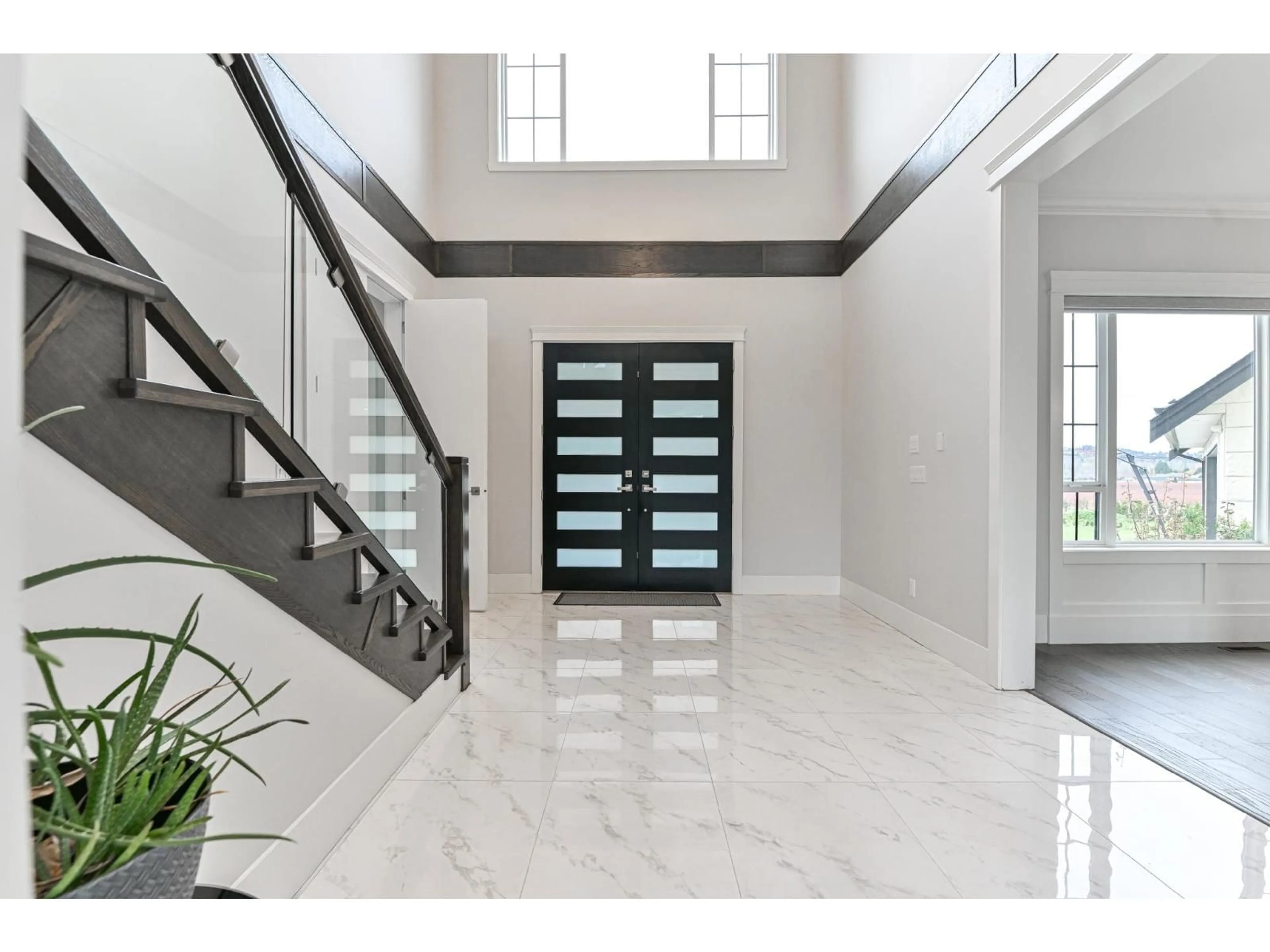 Indoor foyer for 8528 SYLVESTER ROAD, Mission British Columbia V2V7K6
