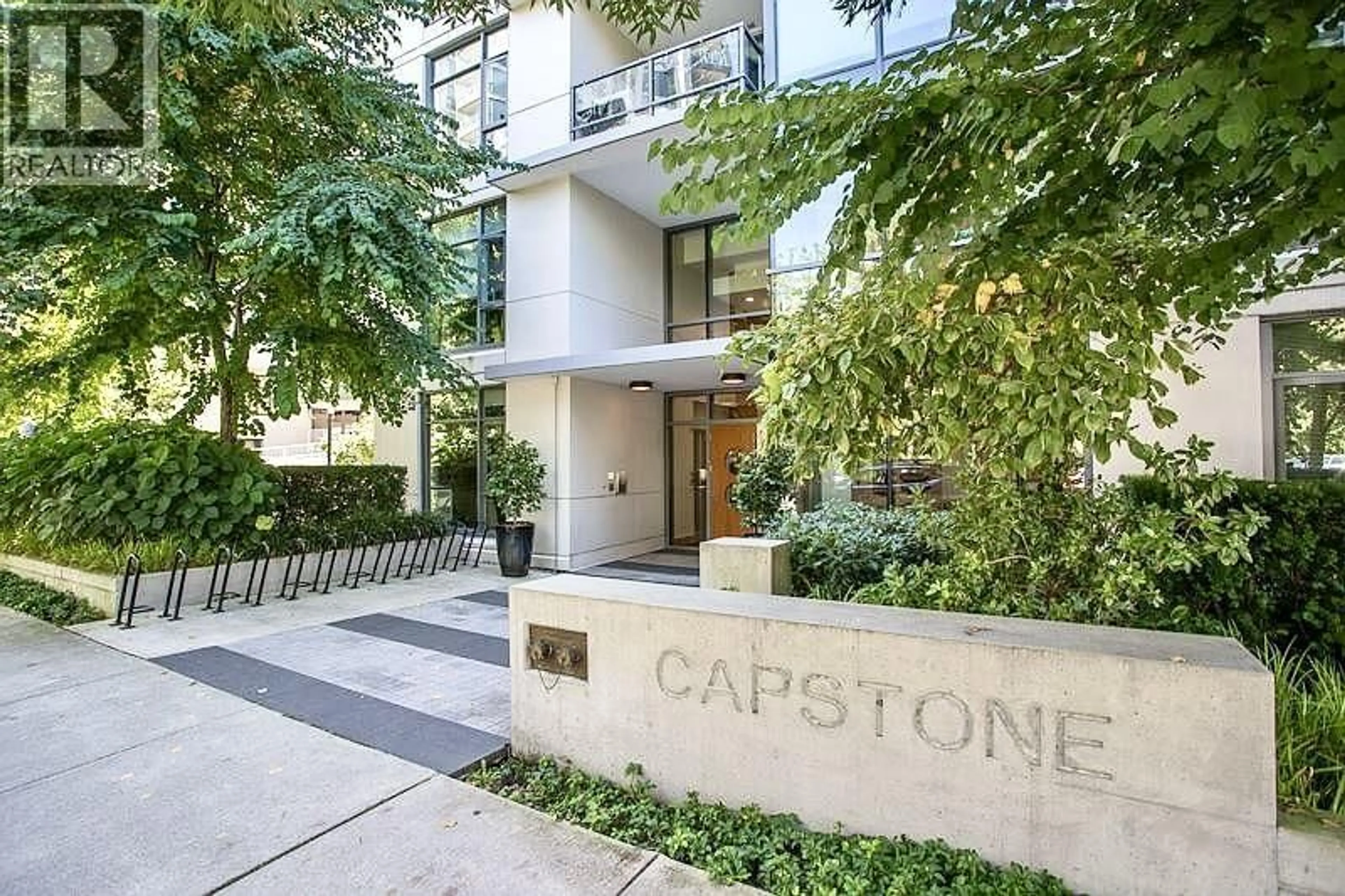 Indoor foyer for 202 - 135 2ND STREET, North Vancouver British Columbia V7M0C5