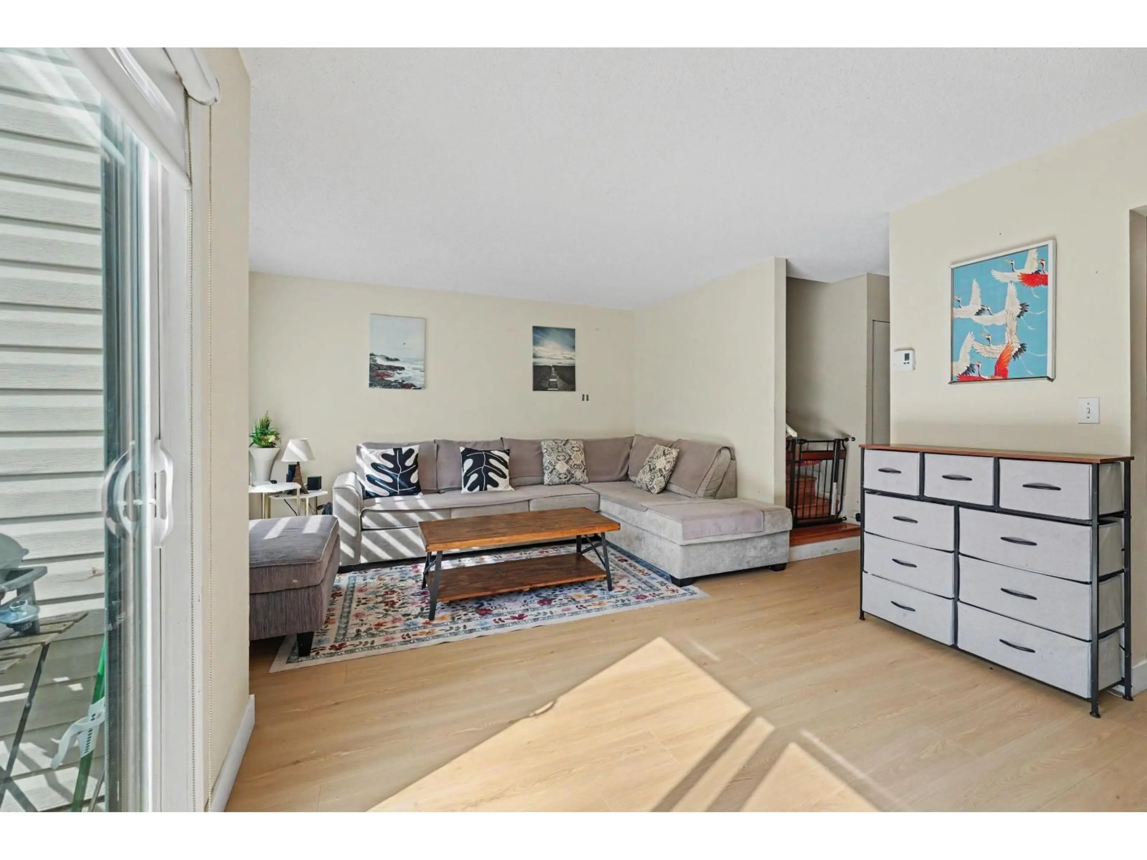 Living room with furniture, unknown for 94 - 13880 74 AVENUE, Surrey British Columbia V3W7E6