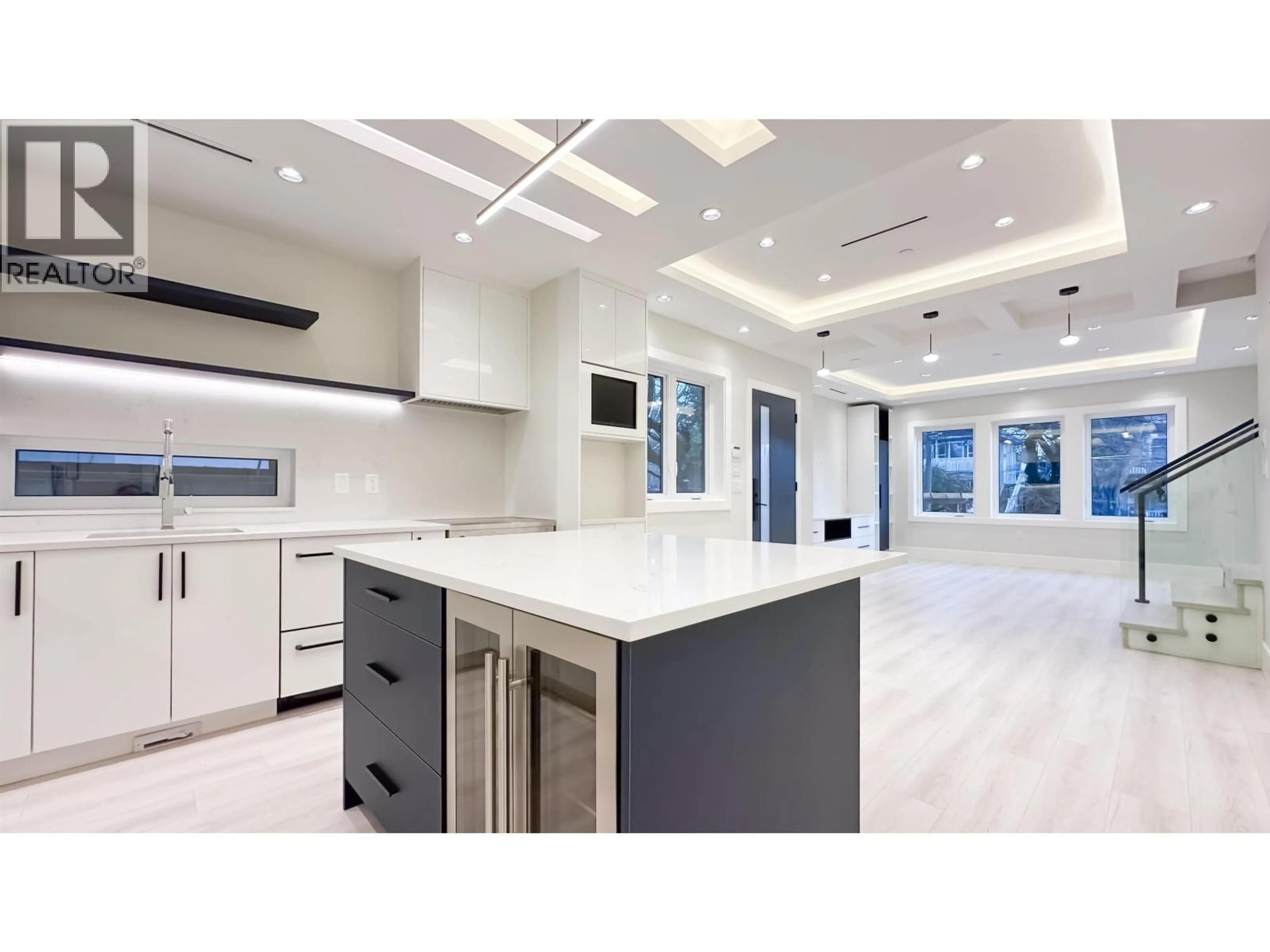 Open concept kitchen, ceramic/tile floor for 2373 7TH AVENUE, Vancouver British Columbia V6K1Y4
