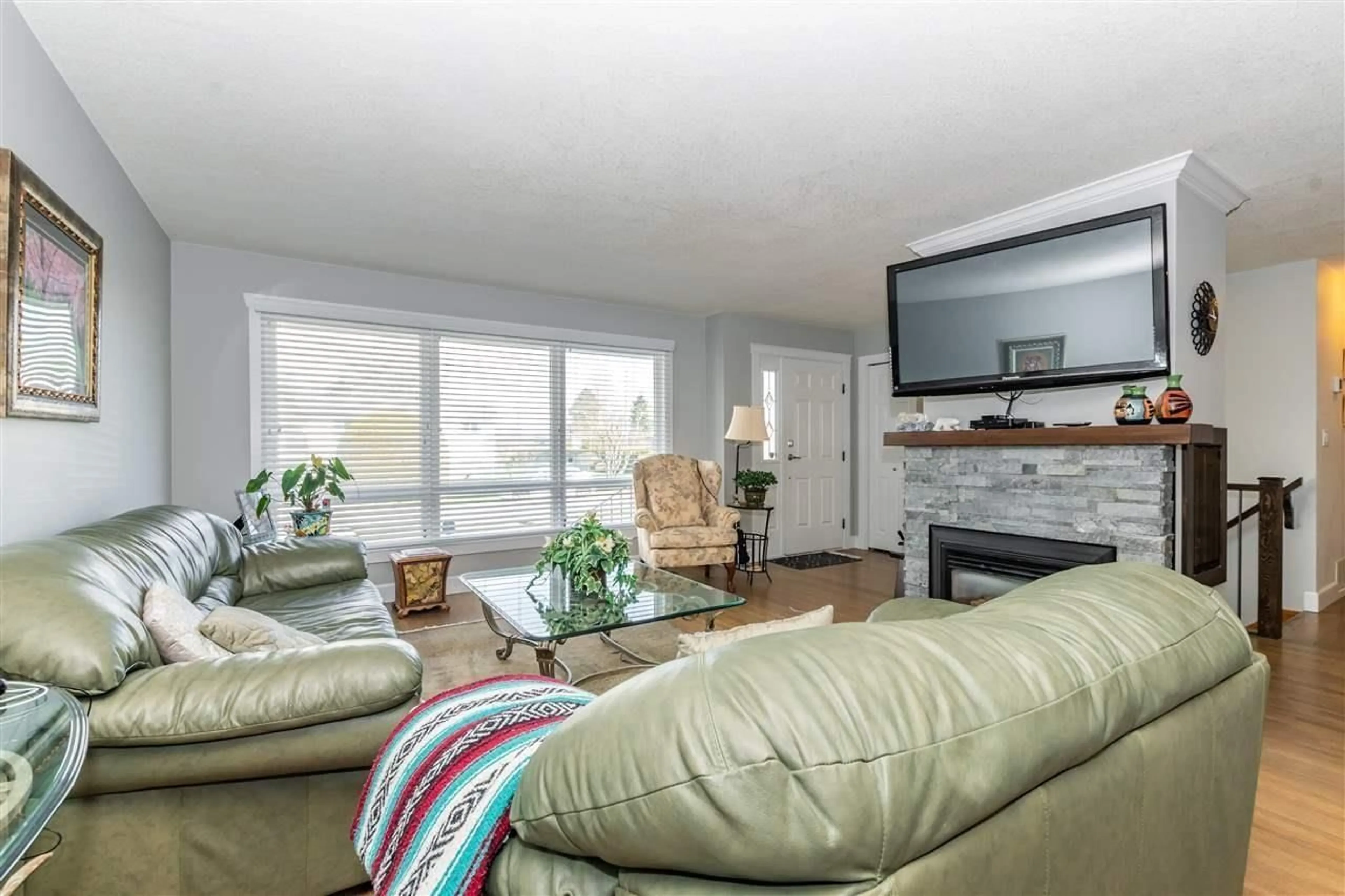 Living room with furniture, wood/laminate floor for 7407 CRESTWOOD DRIVE, Chilliwack British Columbia V2R1K2