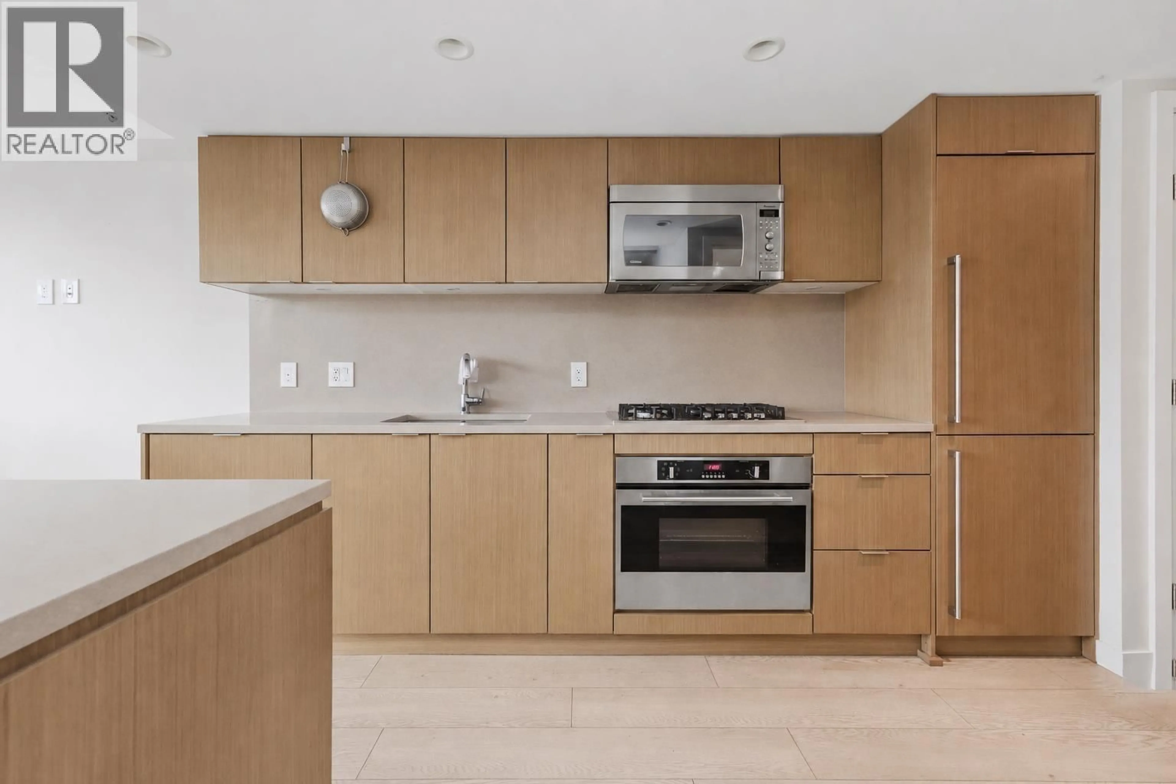 Standard kitchen, unknown for 408 - 112 13TH STREET, North Vancouver British Columbia V7L0E4