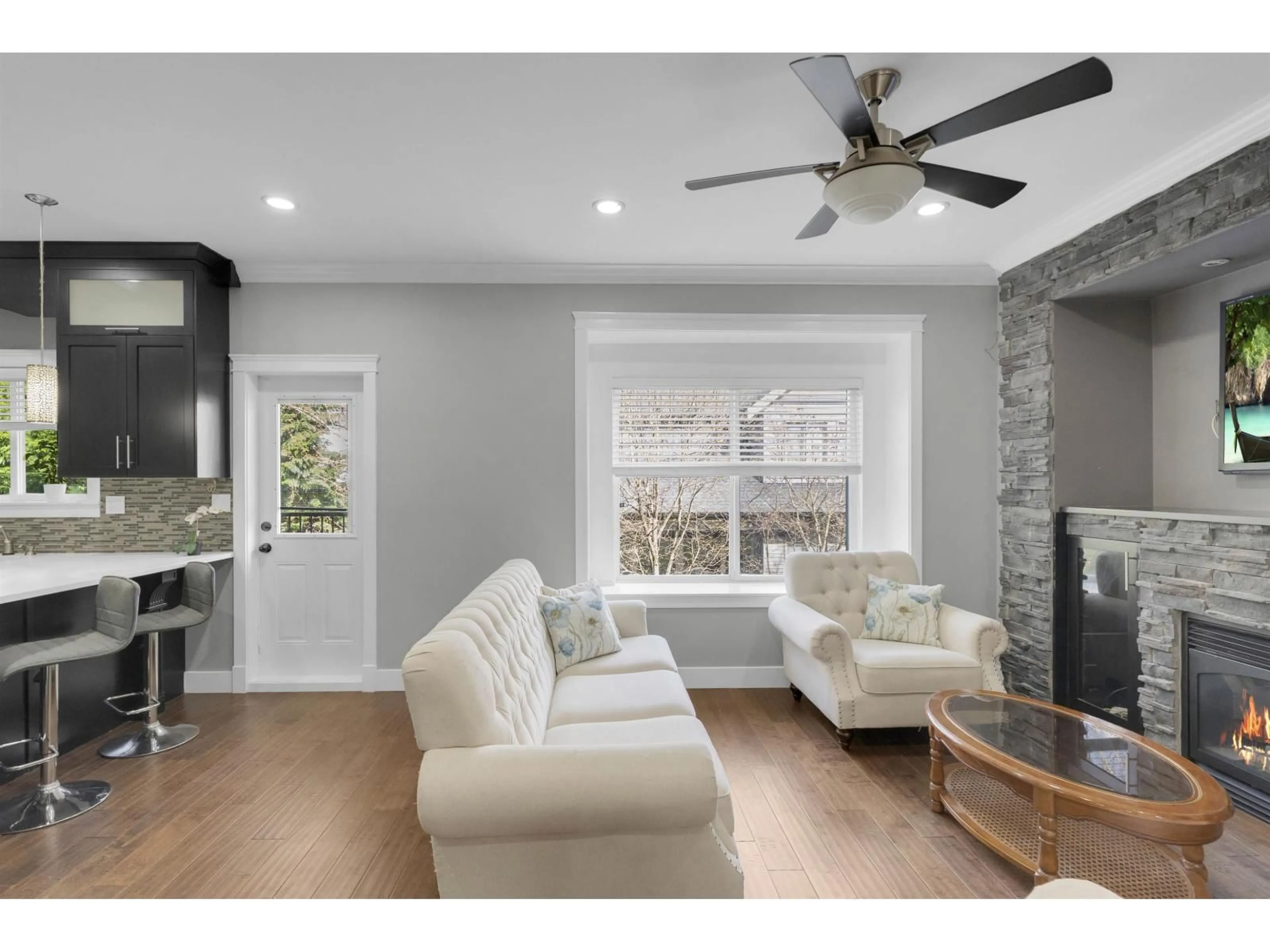 Living room with furniture, unknown for 21033 80A AVENUE, Langley British Columbia V2Y0J4