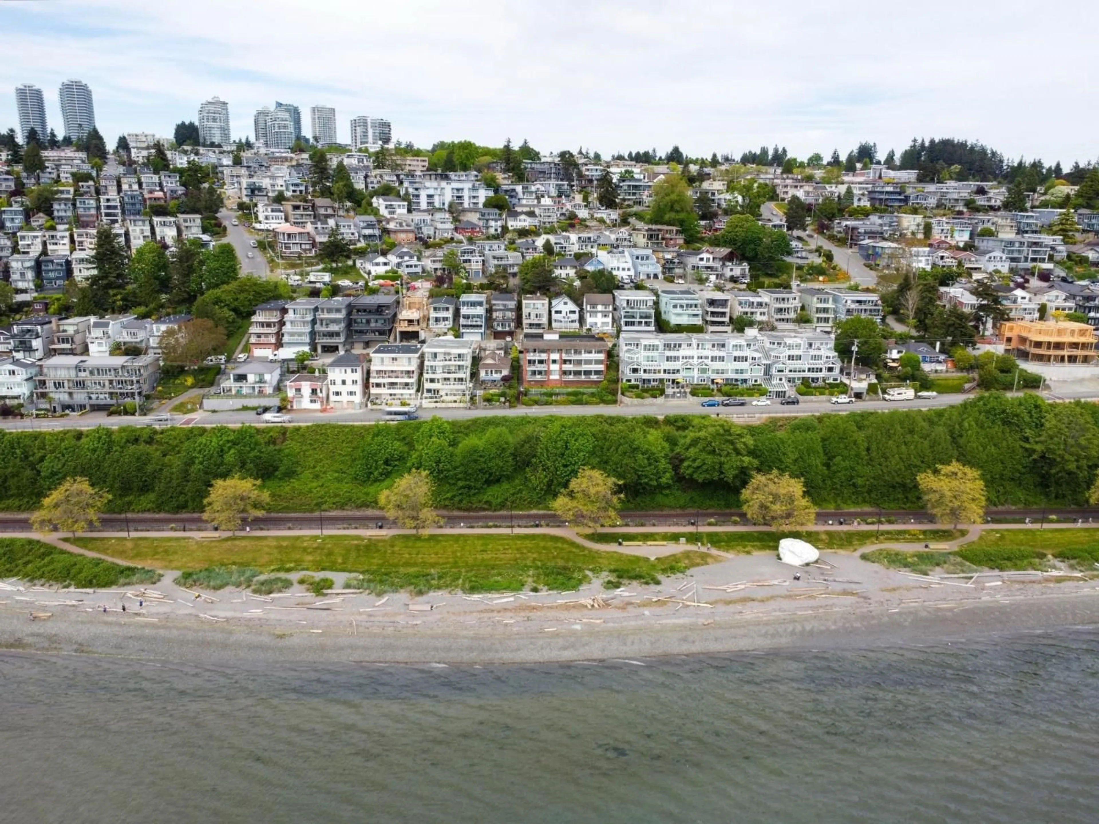 A pic from outside/outdoor area/front of a property/back of a property/a pic from drone, water/lake/river/ocean view for 202 - 15147 MARINE DRIVE, White Rock British Columbia V4B1C5