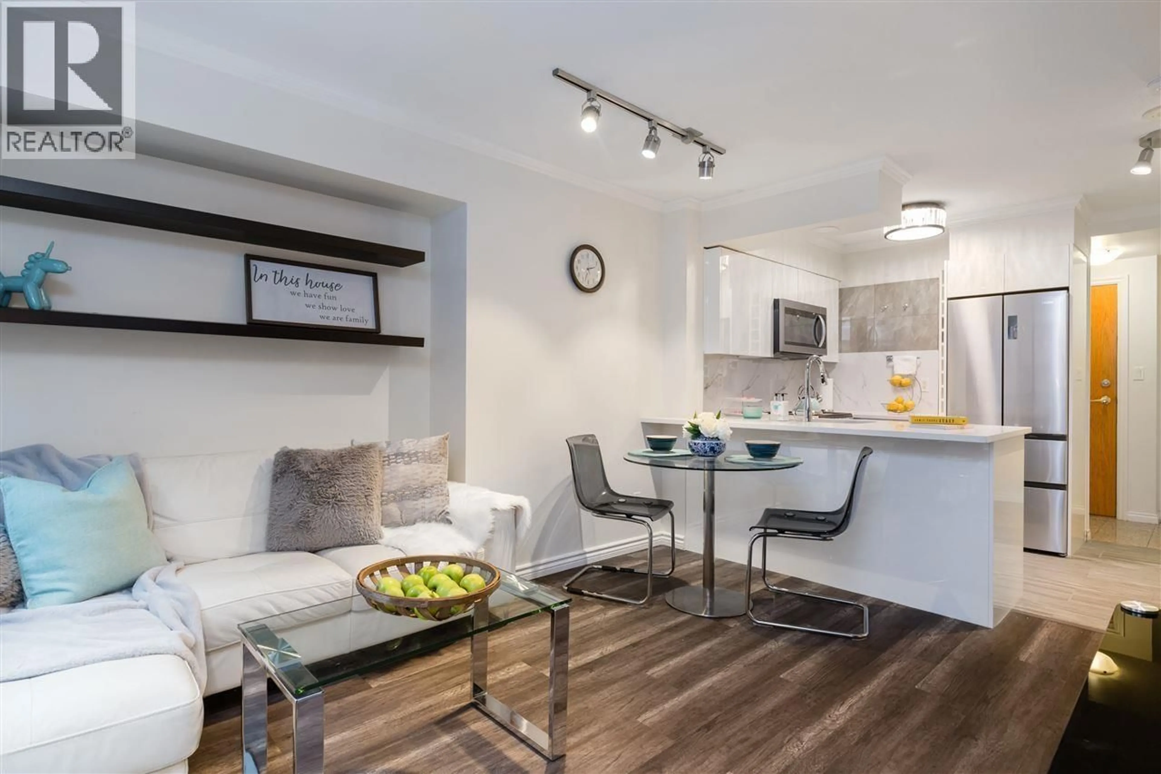 Open concept kitchen, wood/laminate floor for 301 - 1189 HOWE STREET, Vancouver British Columbia V6Z2X4