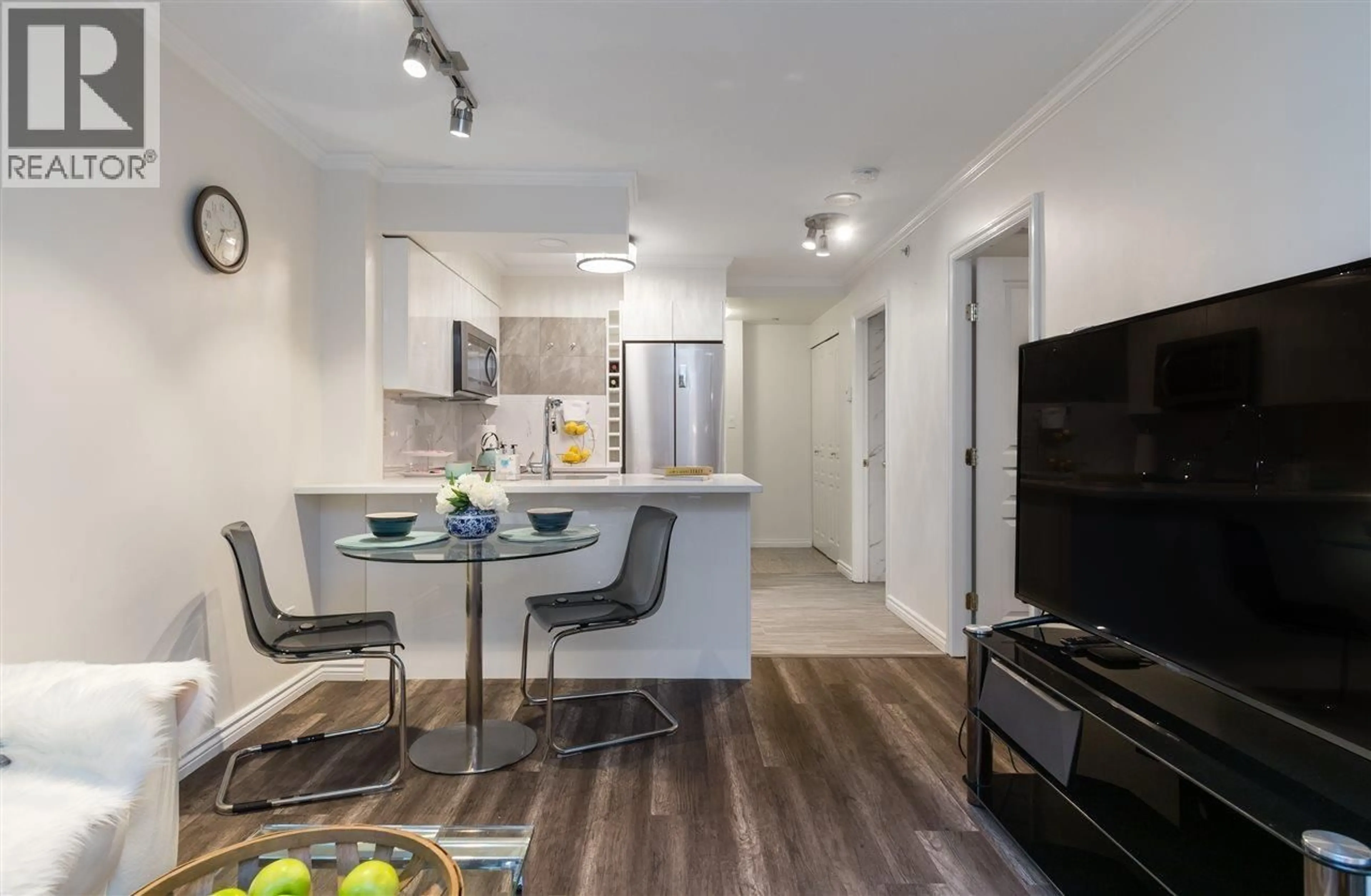 Open concept kitchen, wood/laminate floor for 301 - 1189 HOWE STREET, Vancouver British Columbia V6Z2X4