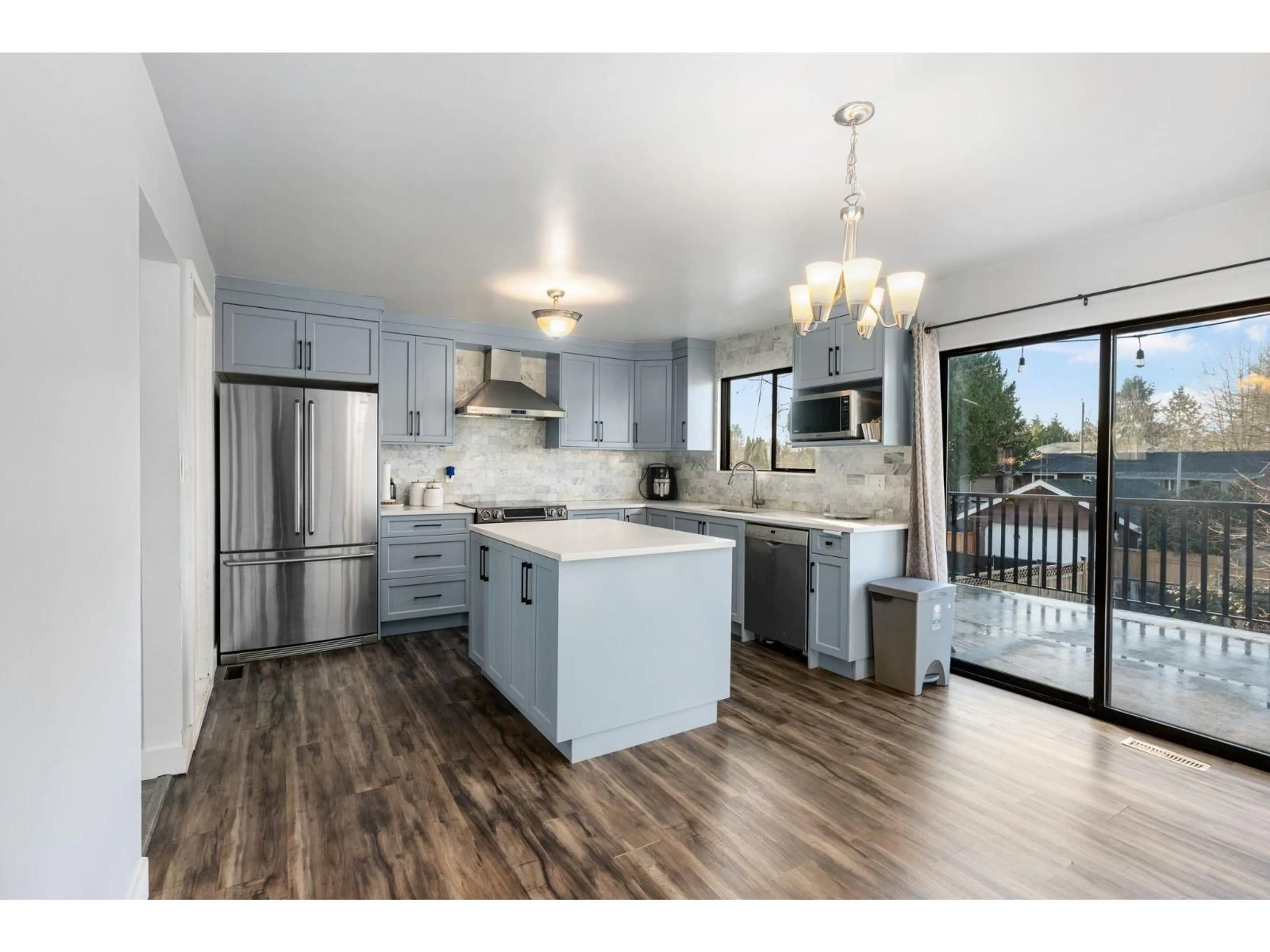 Open concept kitchen, unknown for 7923 122A STREET, Surrey British Columbia V3W3T4
