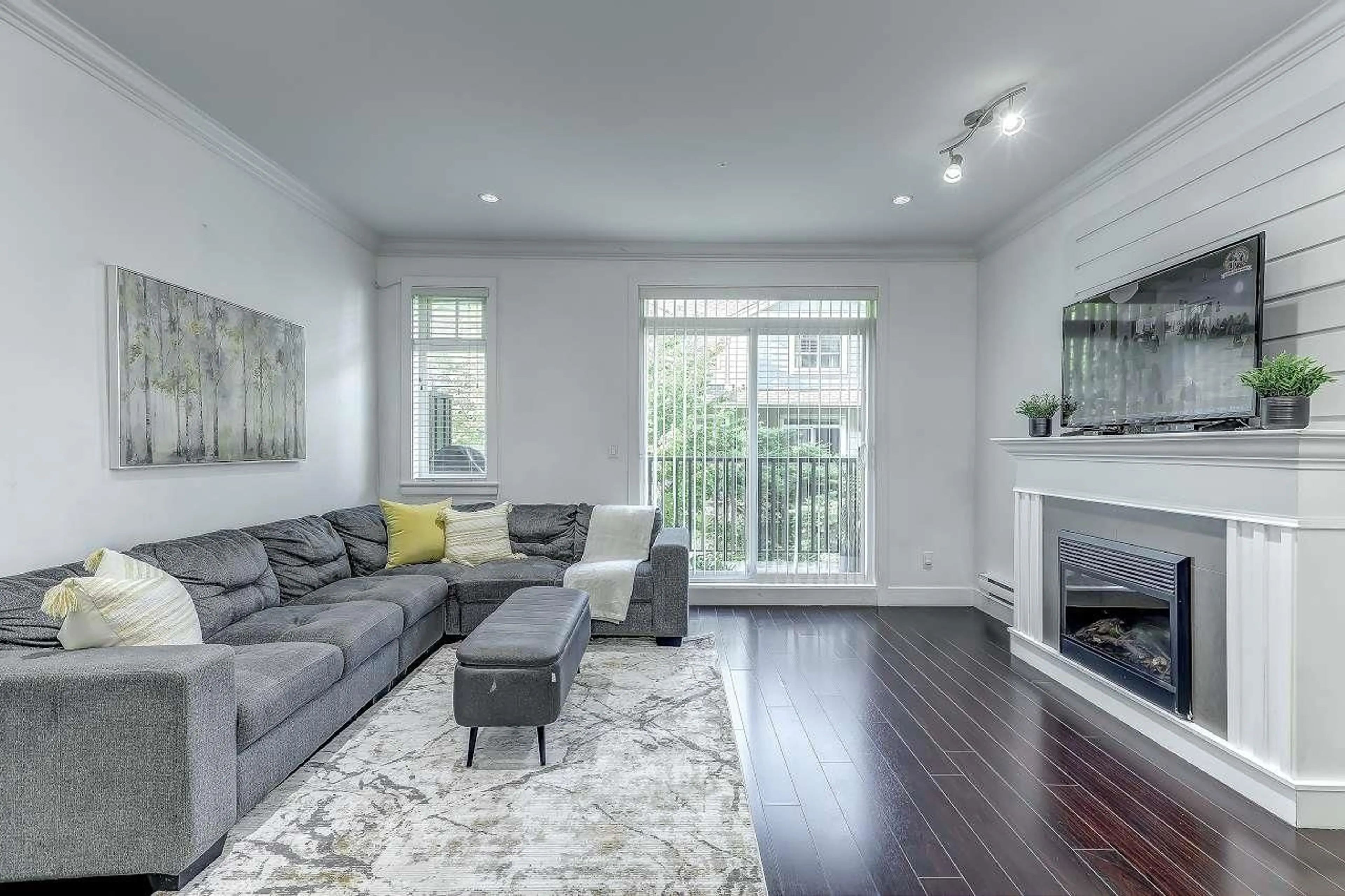 Living room with furniture, unknown for 9 - 6383 140 STREET, Surrey British Columbia V3W0E9