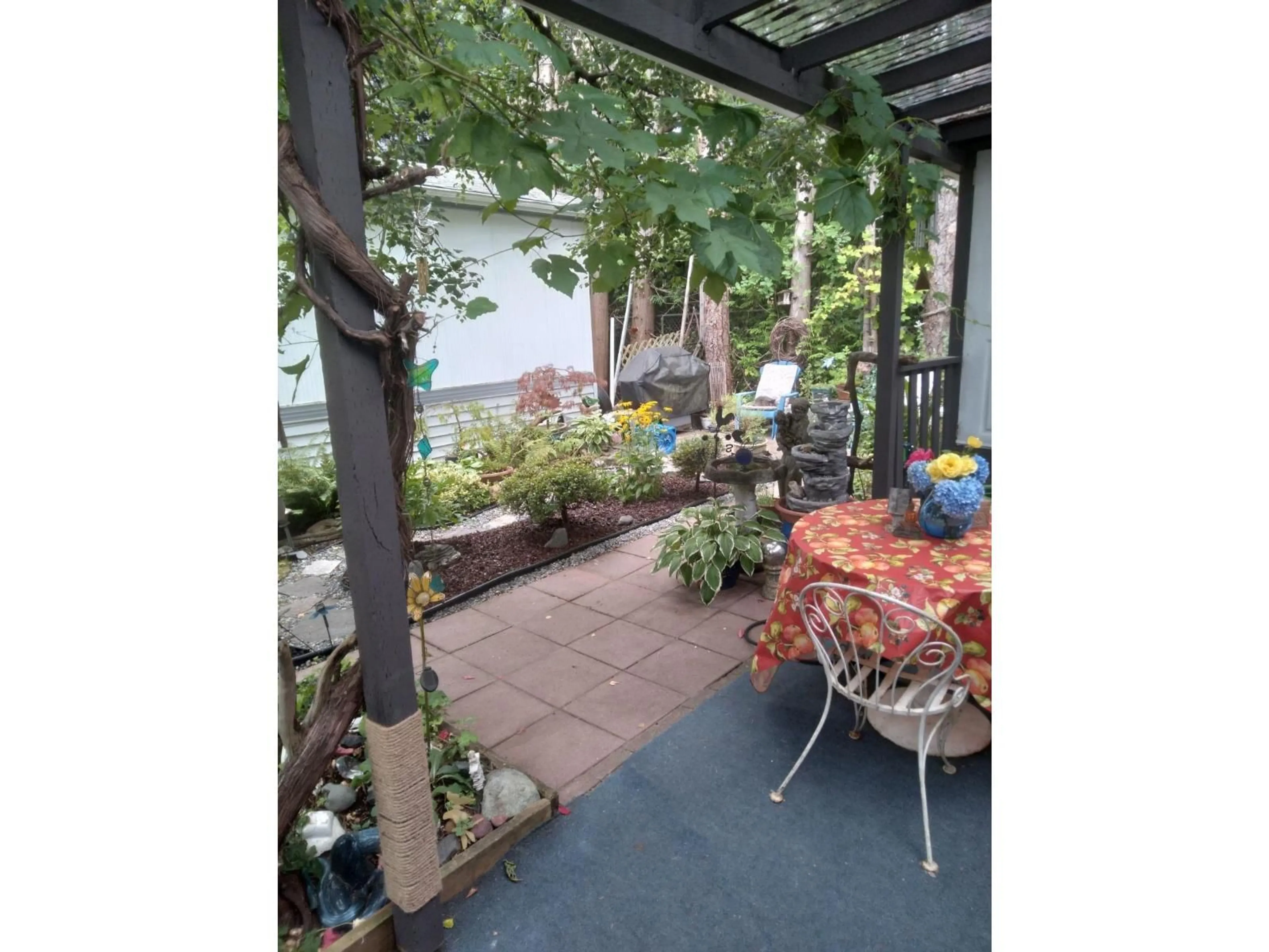 Patio, street for 29 - 6571 KING GEORGE BOULEVARD, Surrey British Columbia V3W4Z4