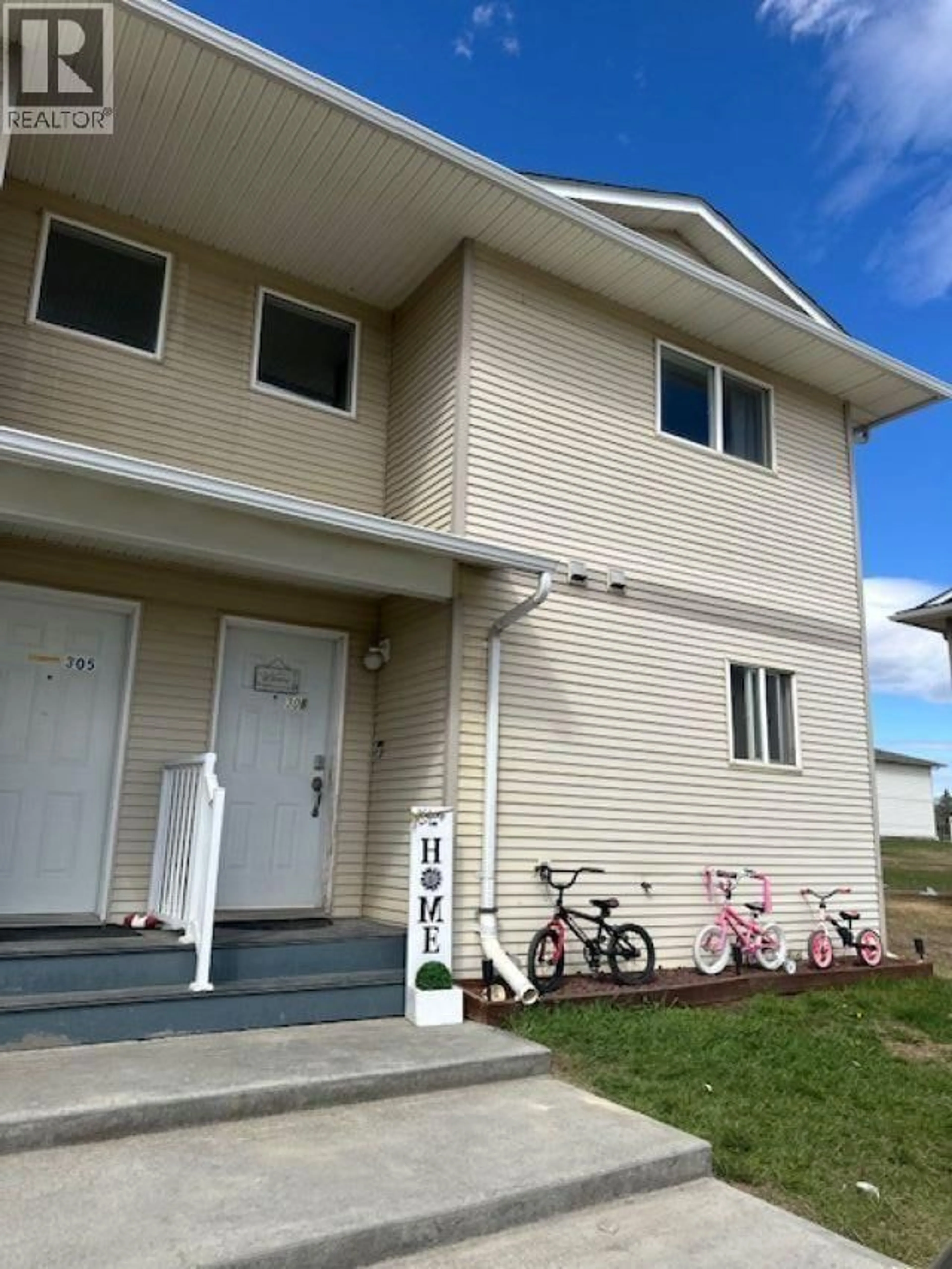 Home with vinyl exterior material, street for 306 - 9019 86 STREET, Fort St. John British Columbia V1J6X4