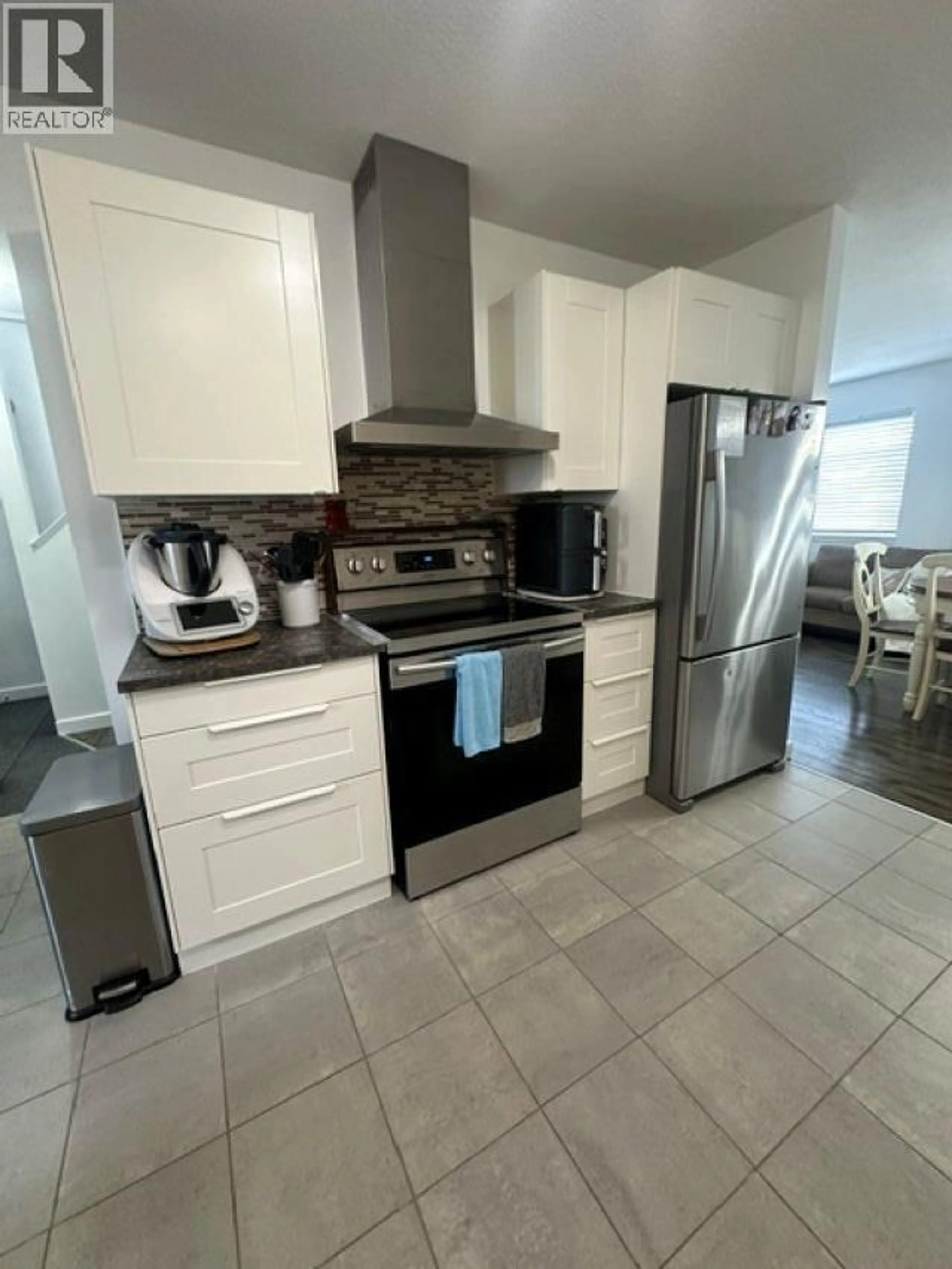 Standard kitchen, ceramic/tile floor for 306 - 9019 86 STREET, Fort St. John British Columbia V1J6X4