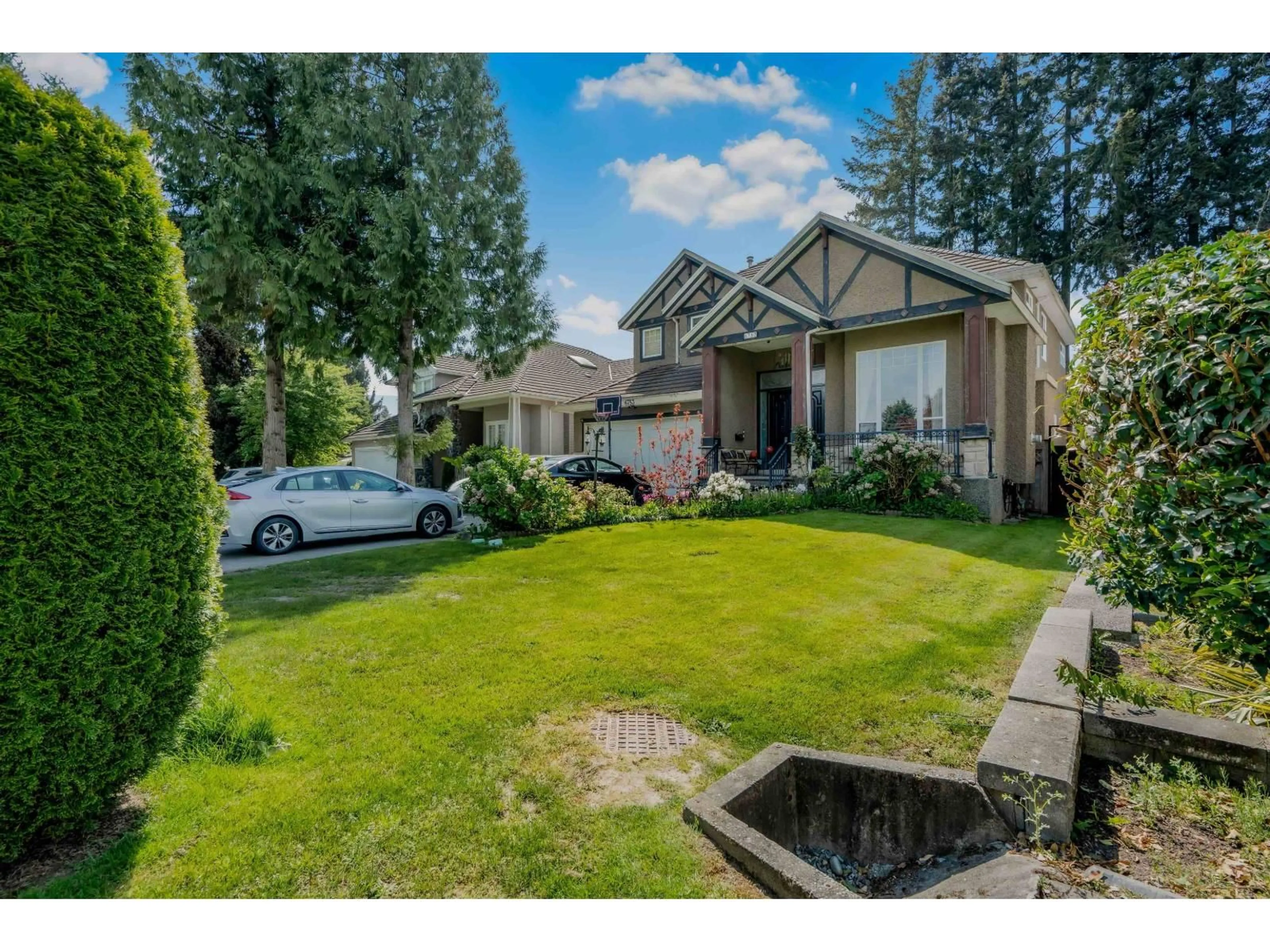 A pic from outside/outdoor area/front of a property/back of a property/a pic from drone, street for 6753 134A STREET, Surrey British Columbia V3W5W2