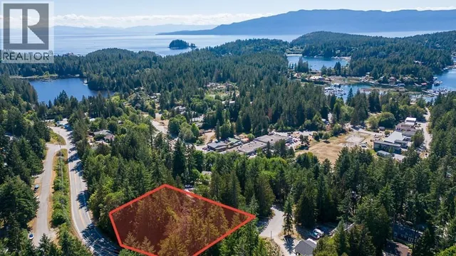 5092 JOHNSTONE ROAD, Madeira Park 3