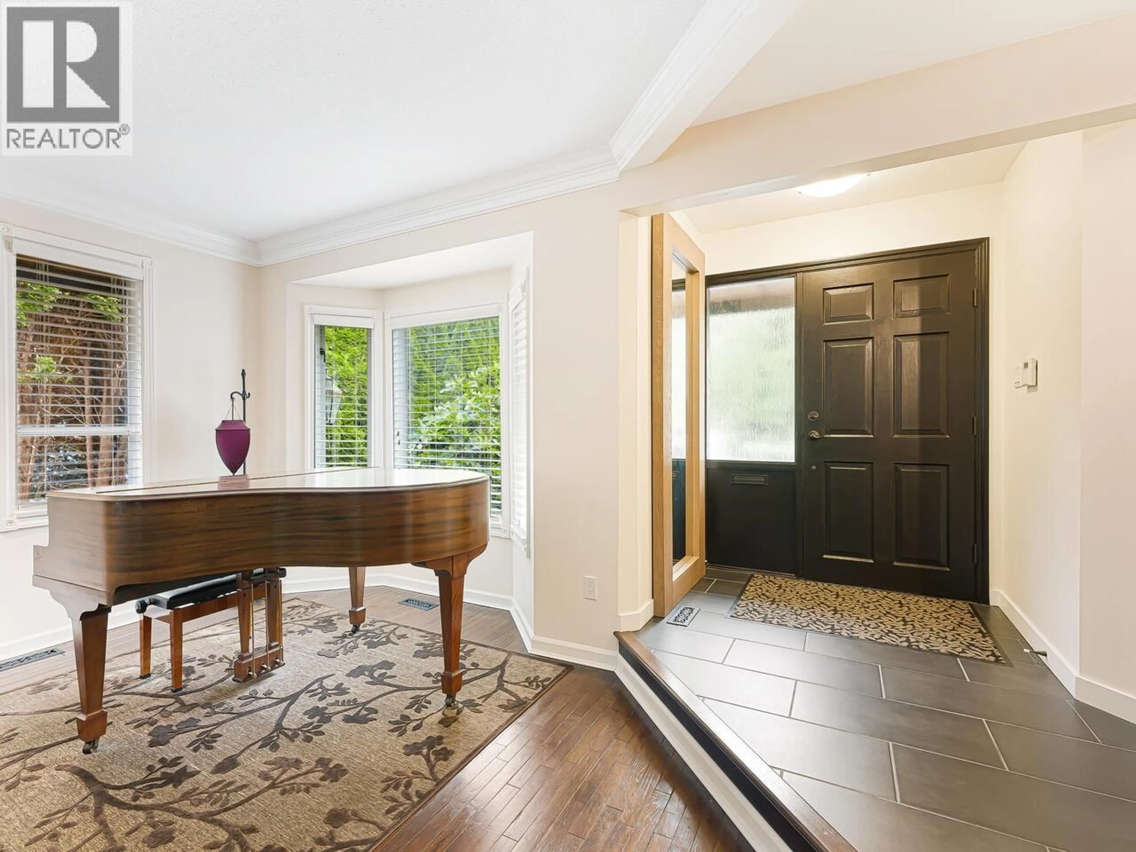 Indoor entryway for 4426 MARINE DRIVE, West Vancouver British Columbia V7W2N9