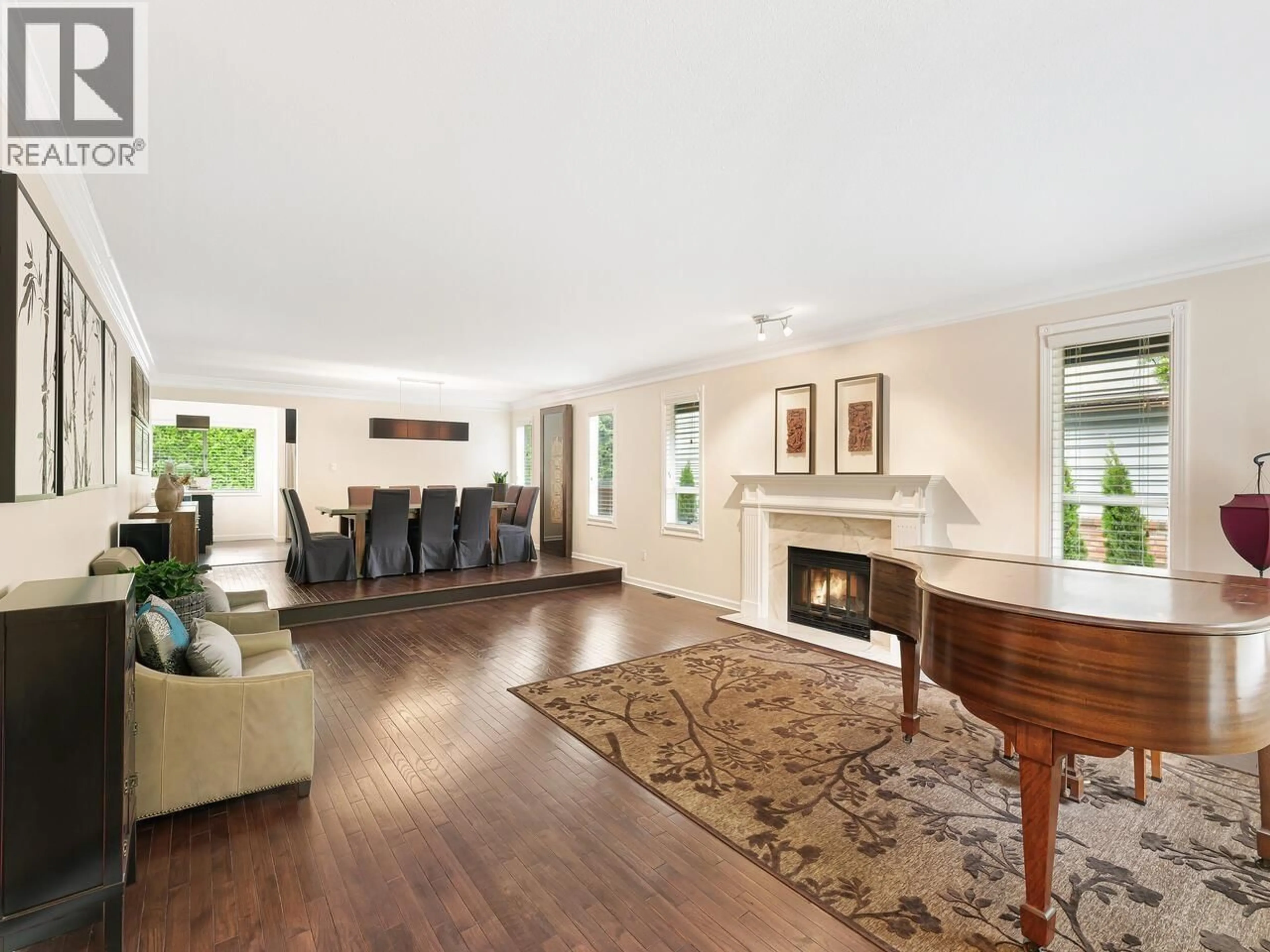 Living room with furniture, wood/laminate floor for 4426 MARINE DRIVE, West Vancouver British Columbia V7W2N9