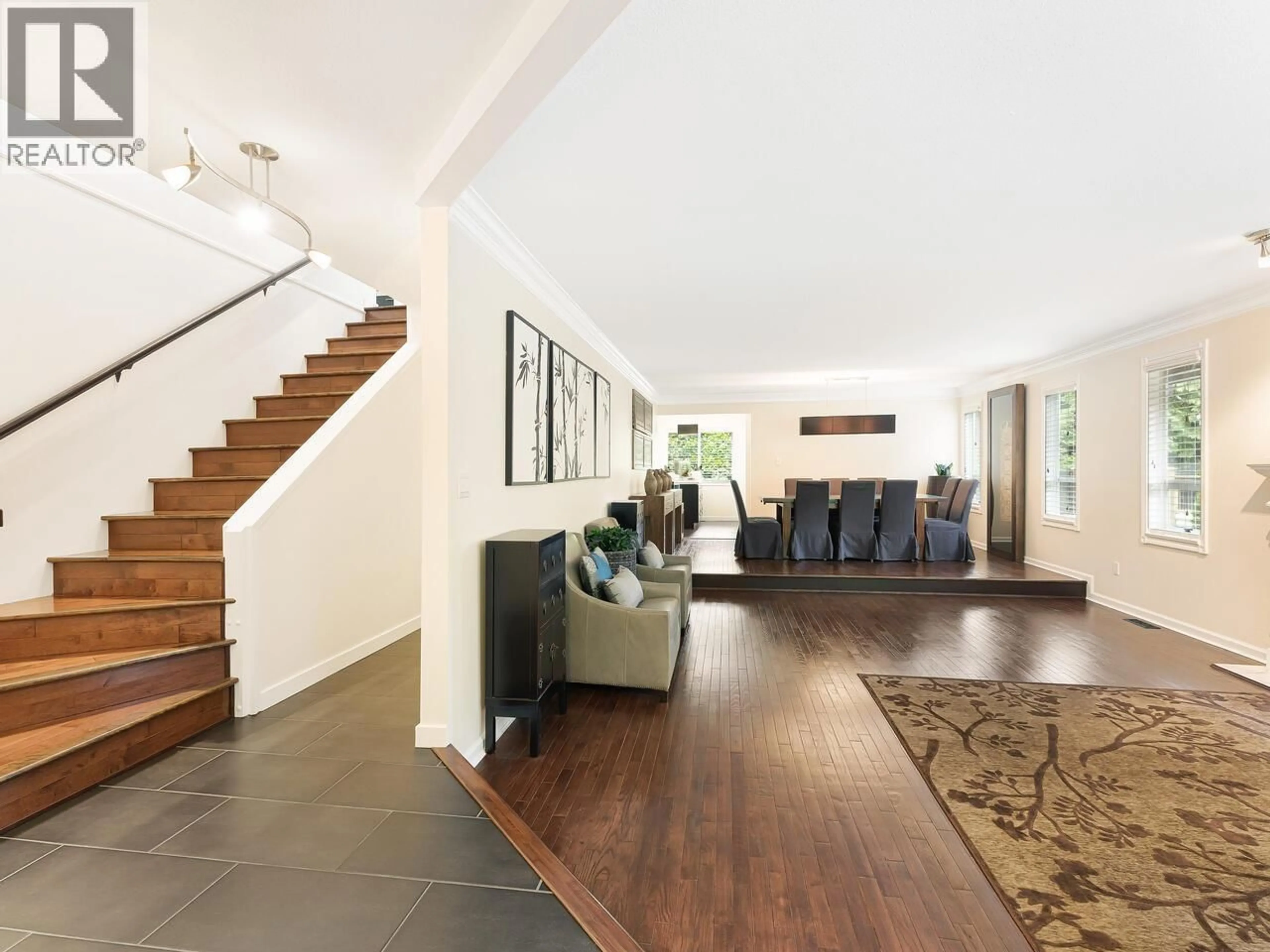 Indoor foyer for 4426 MARINE DRIVE, West Vancouver British Columbia V7W2N9