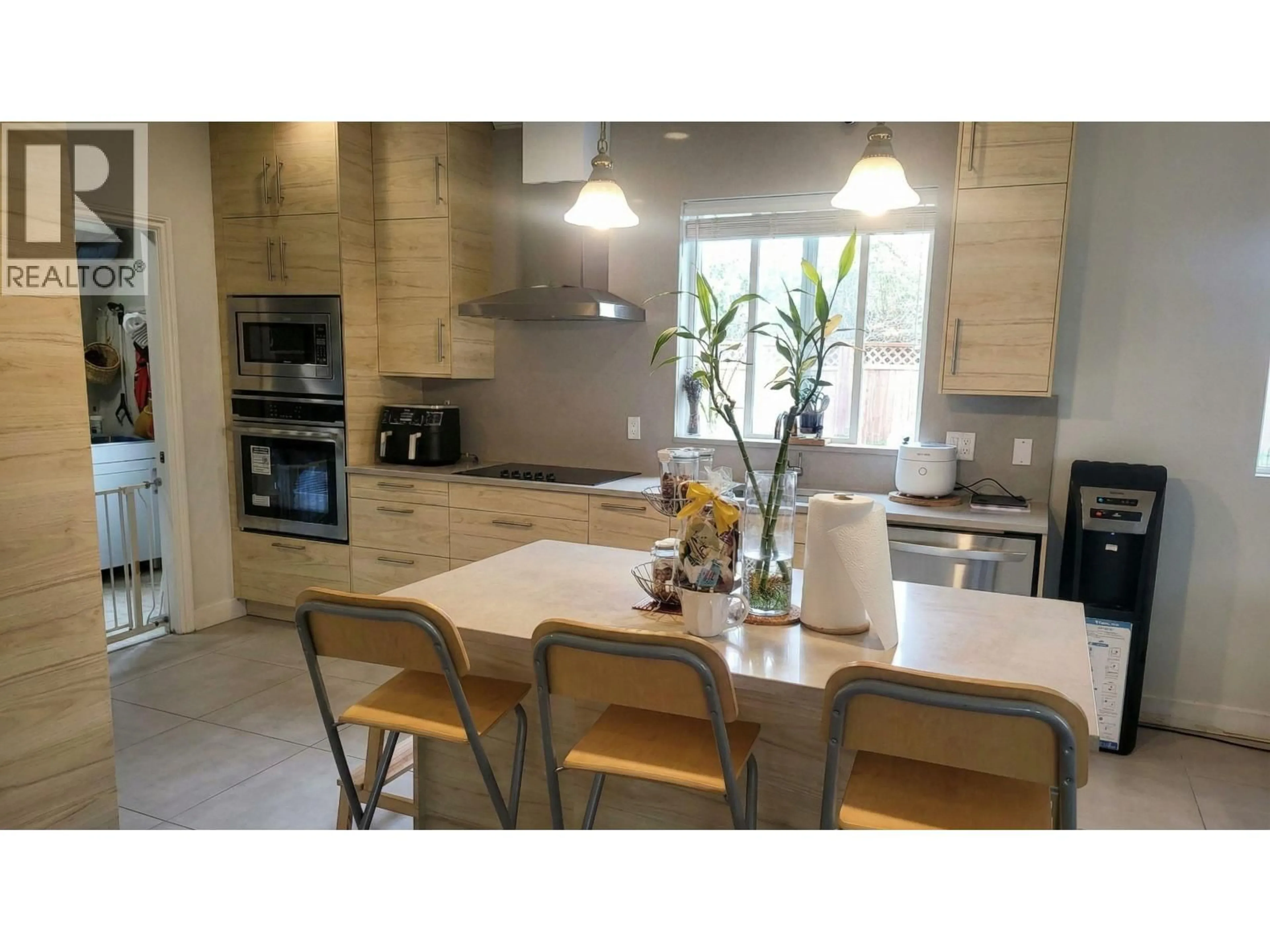 Open concept kitchen, ceramic/tile floor for 11480 228TH STREET, Maple Ridge British Columbia V2X3P3