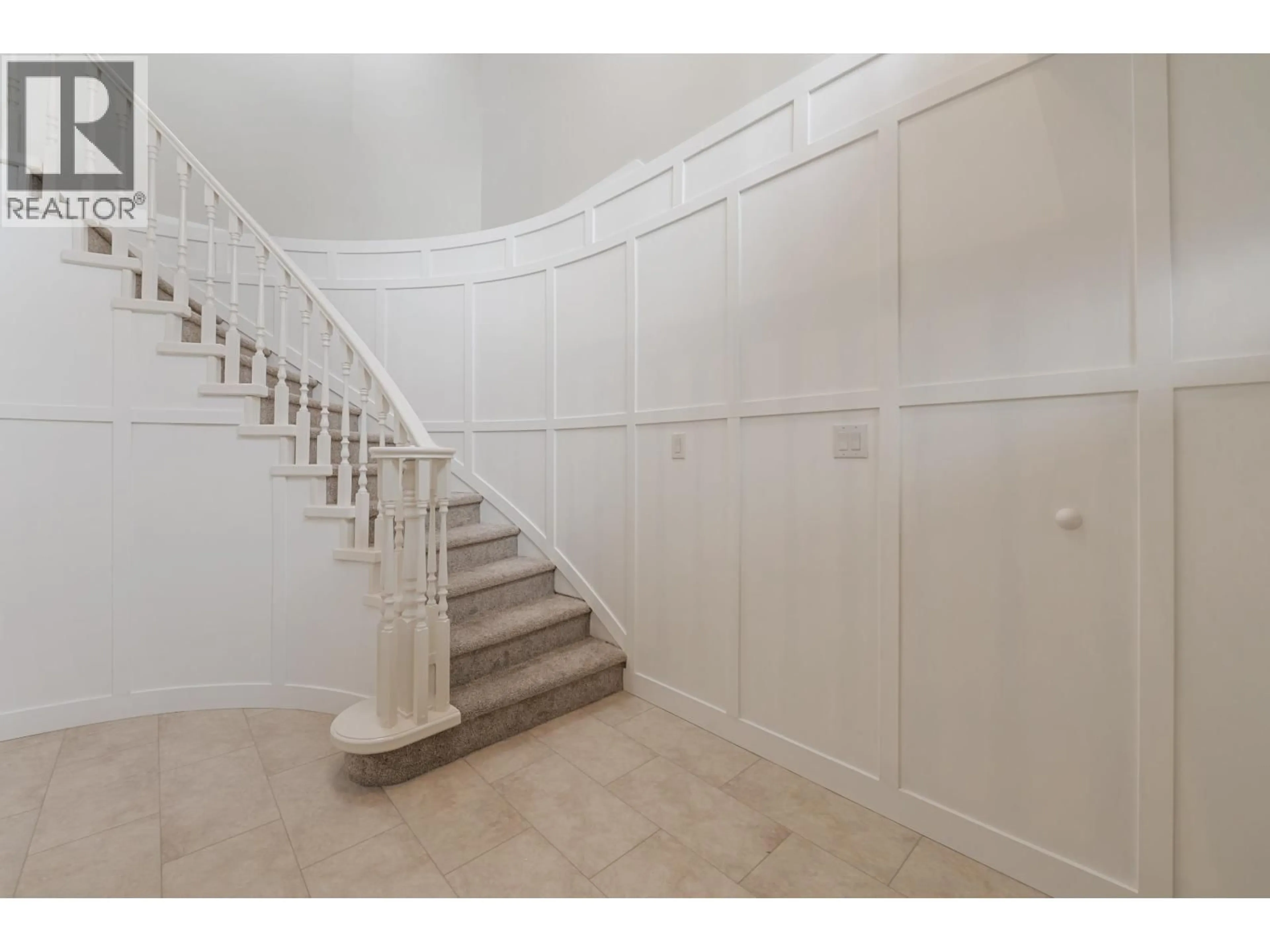 Indoor foyer for 5444 MANOR STREET, Burnaby British Columbia V5G1B7