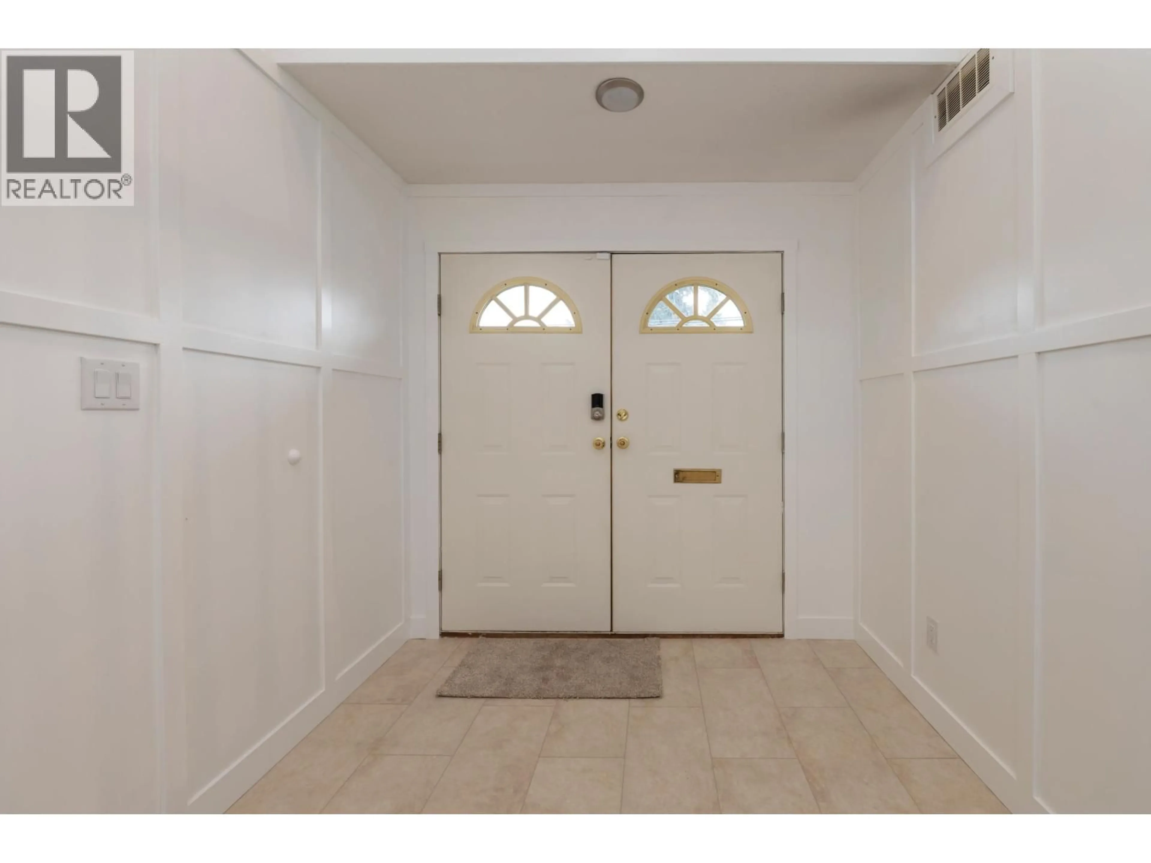 Indoor entryway for 5444 MANOR STREET, Burnaby British Columbia V5G1B7