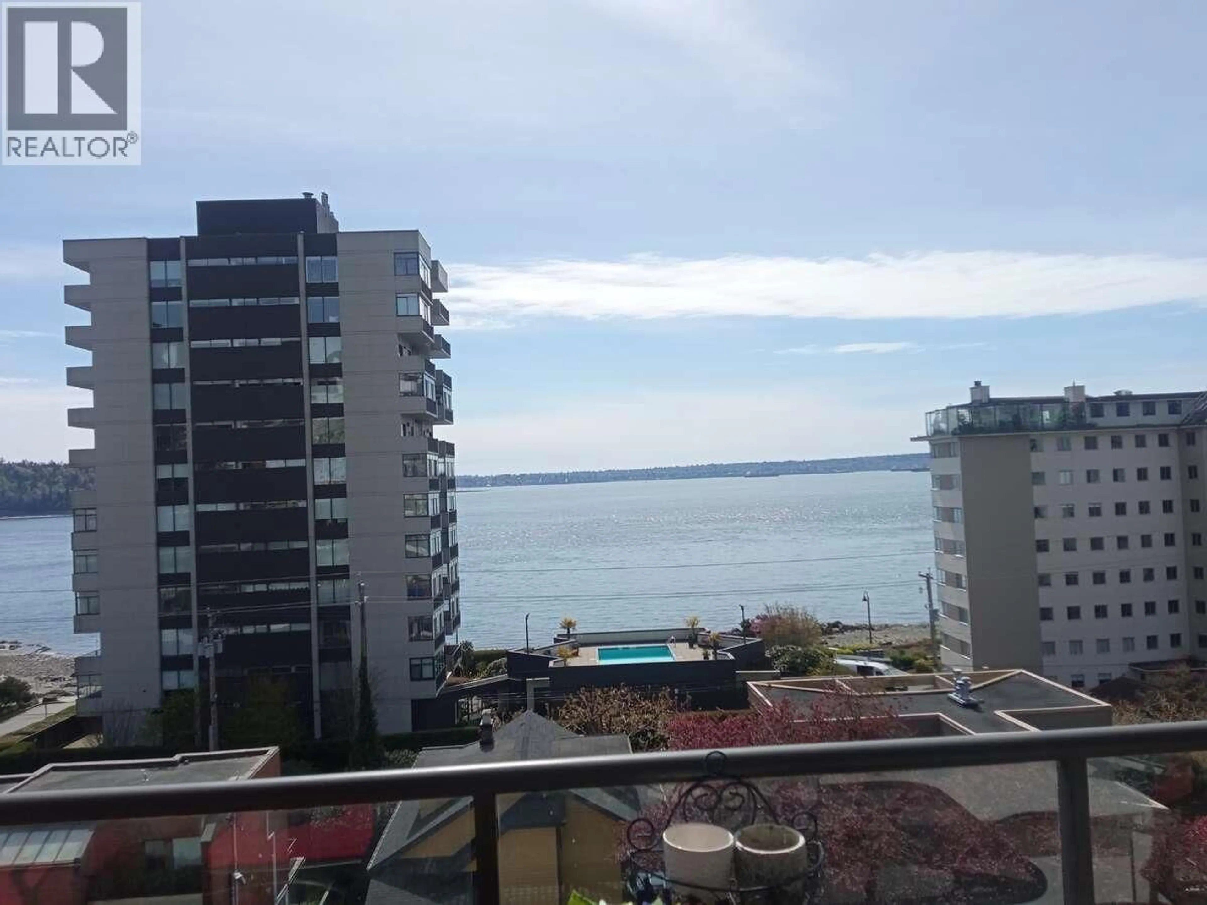 Balcony in the apartment, water/lake/river/ocean view for 404 - 1845 BELLEVUE AVENUE, West Vancouver British Columbia V7V1B2