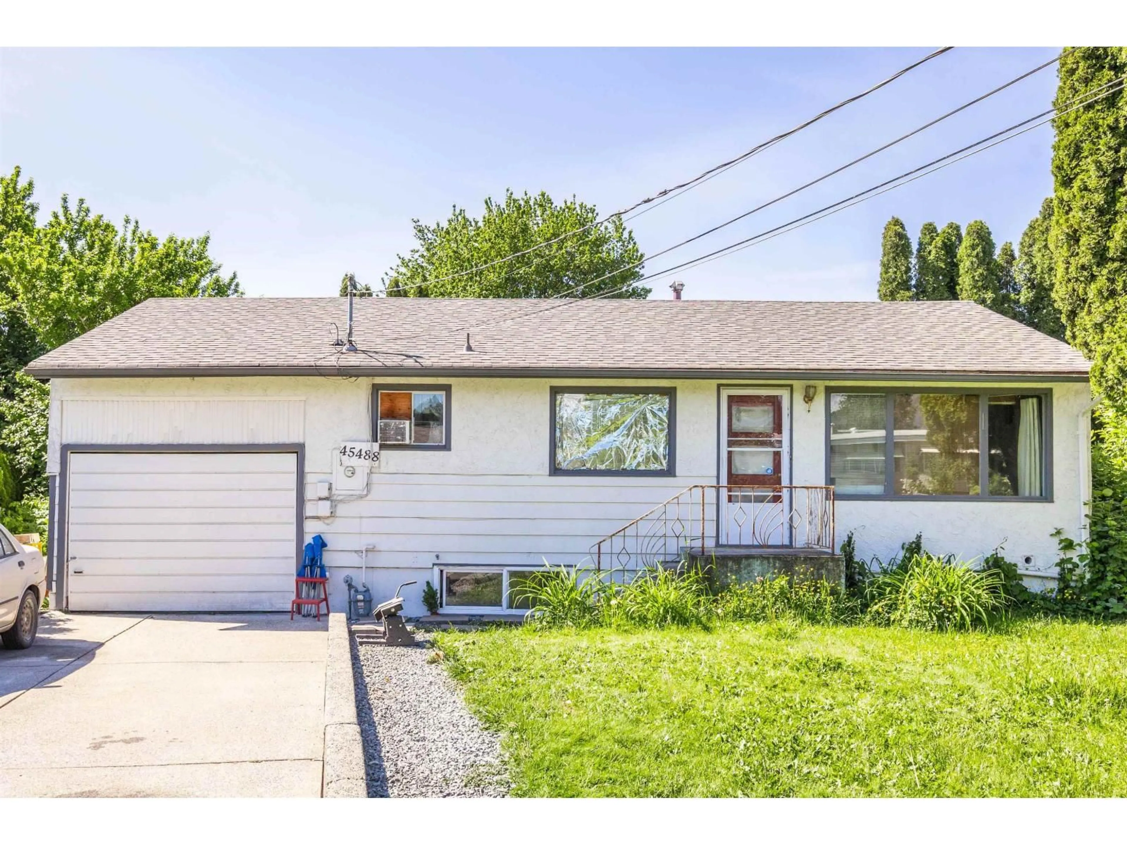 Home with vinyl exterior material, street for 45488 REECE AVENUE, Chilliwack British Columbia V2P3A3