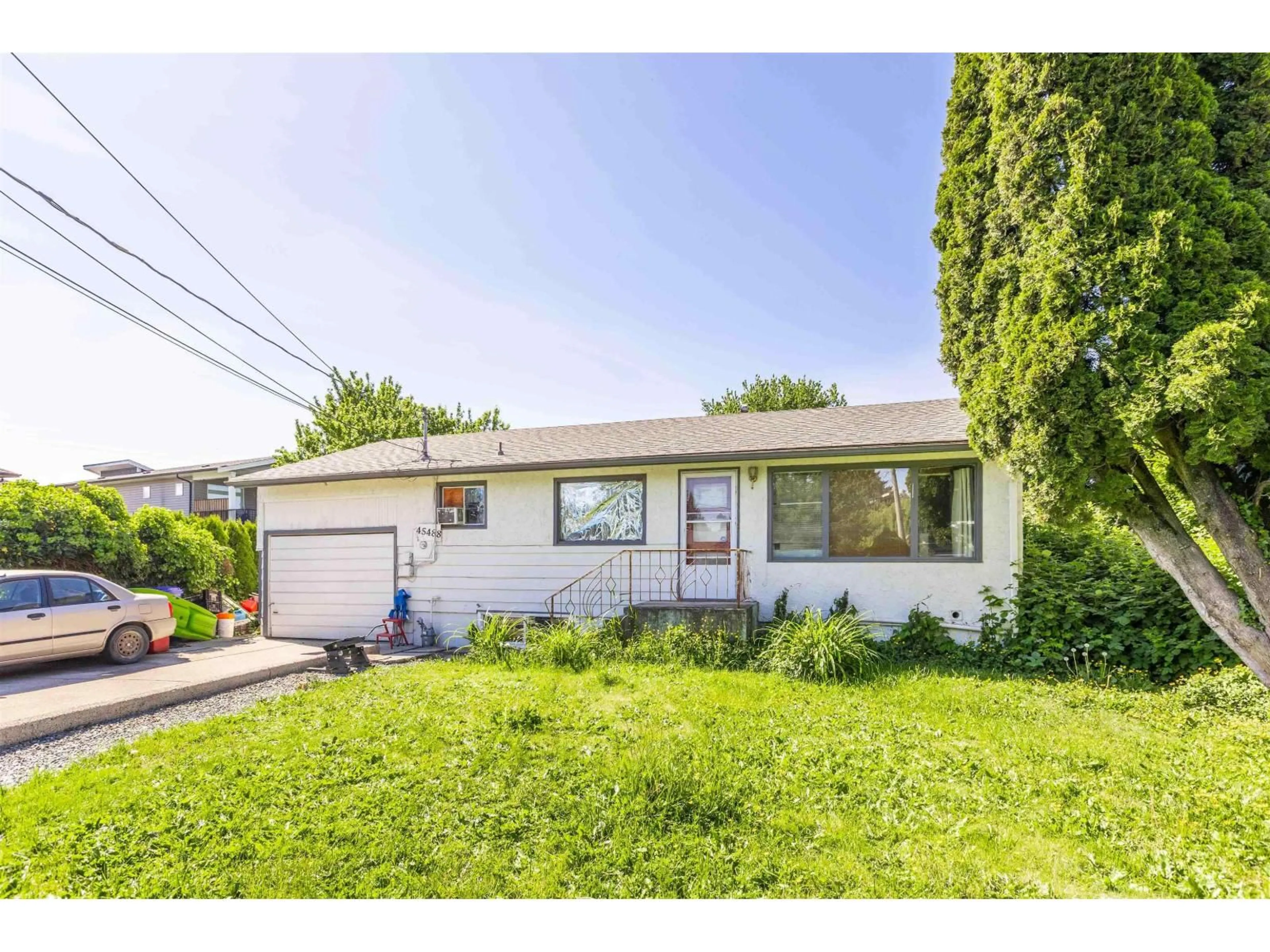 Home with vinyl exterior material, street for 45488 REECE AVENUE, Chilliwack British Columbia V2P3A3