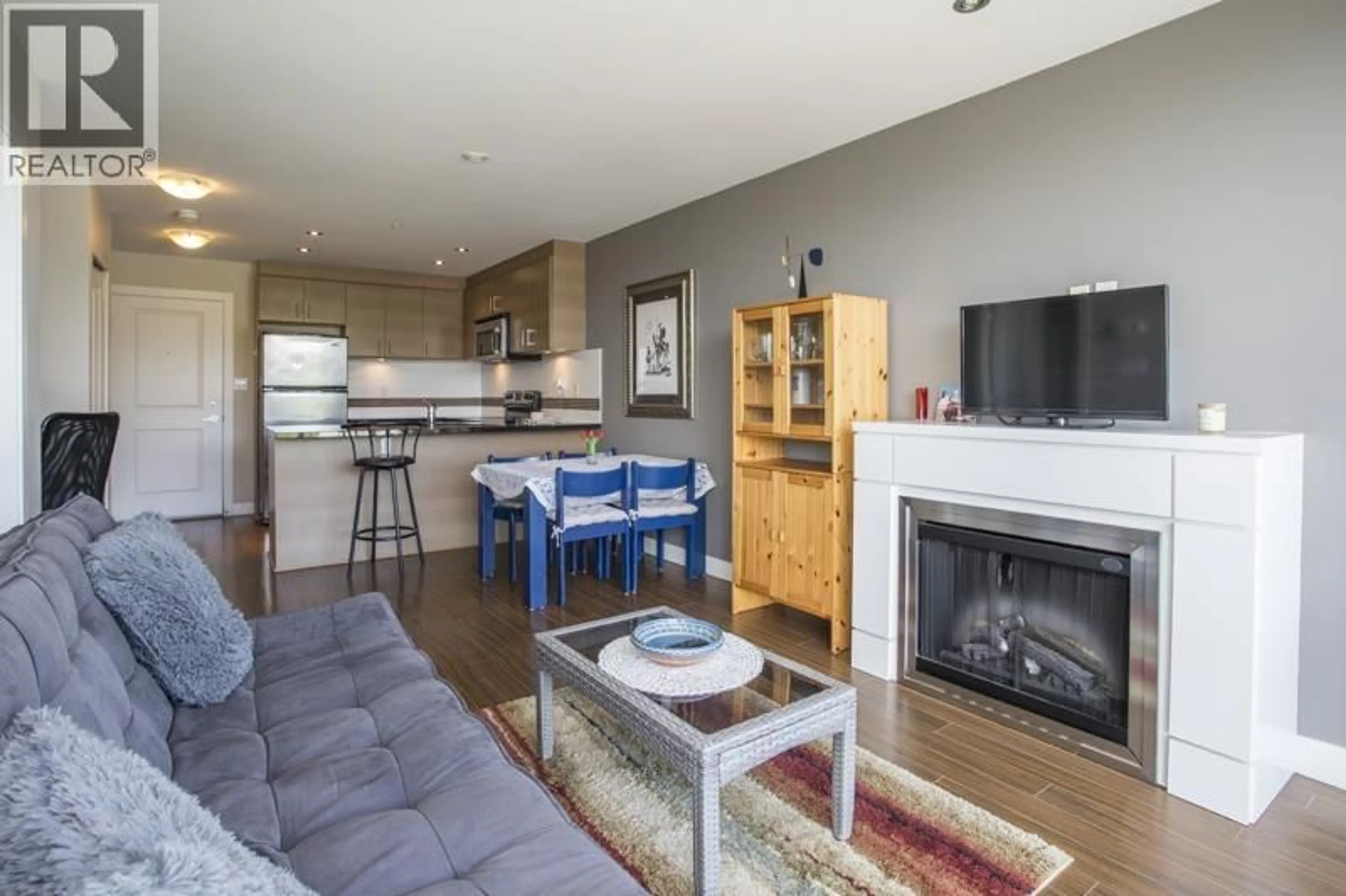 Living room with furniture, wood/laminate floor for 802 - 12069 HARRIS ROAD, Pitt Meadows British Columbia V3Y0C8