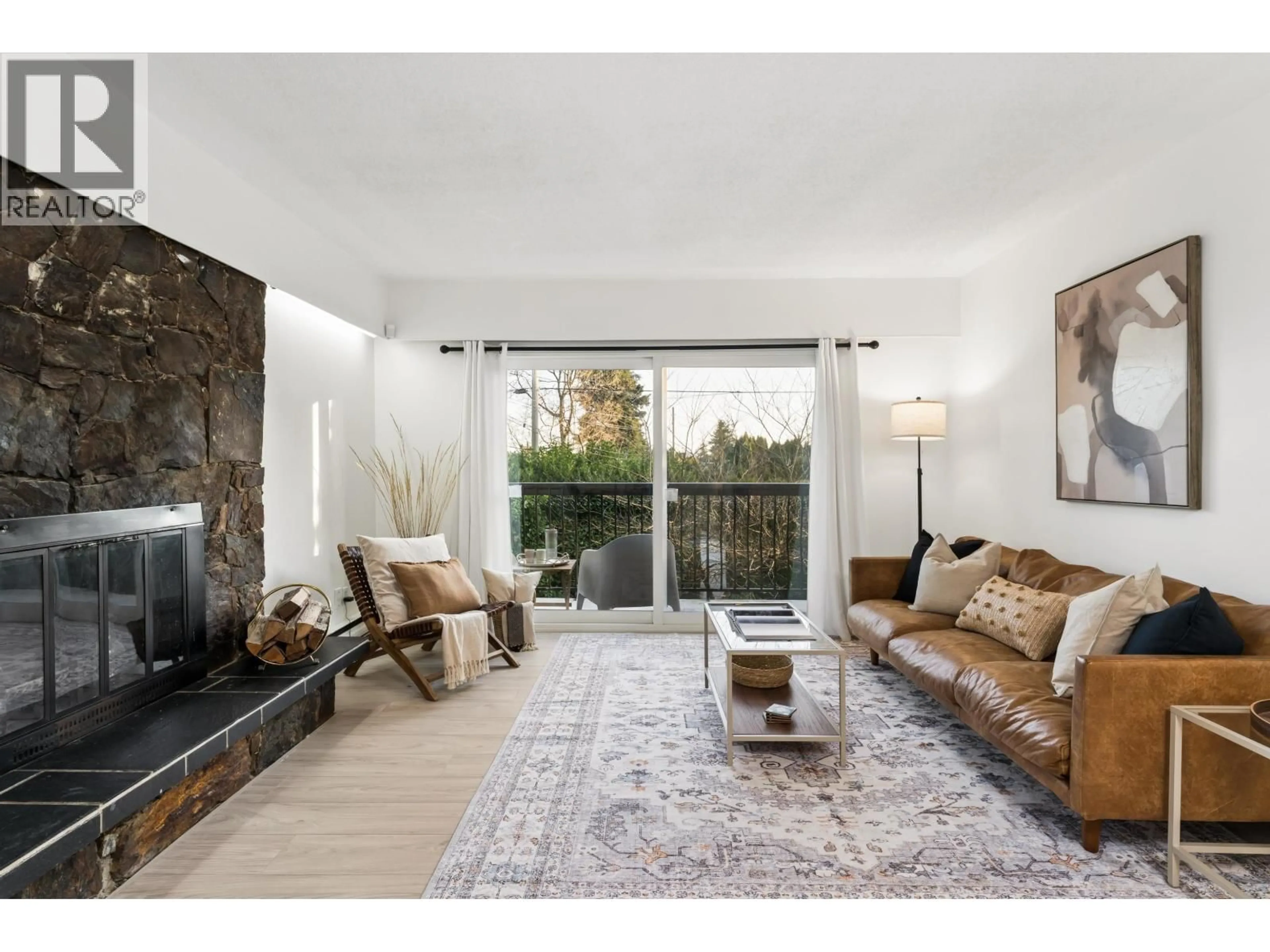 Living room with furniture, unknown for 1564 HOPE ROAD, North Vancouver British Columbia V7P1W9