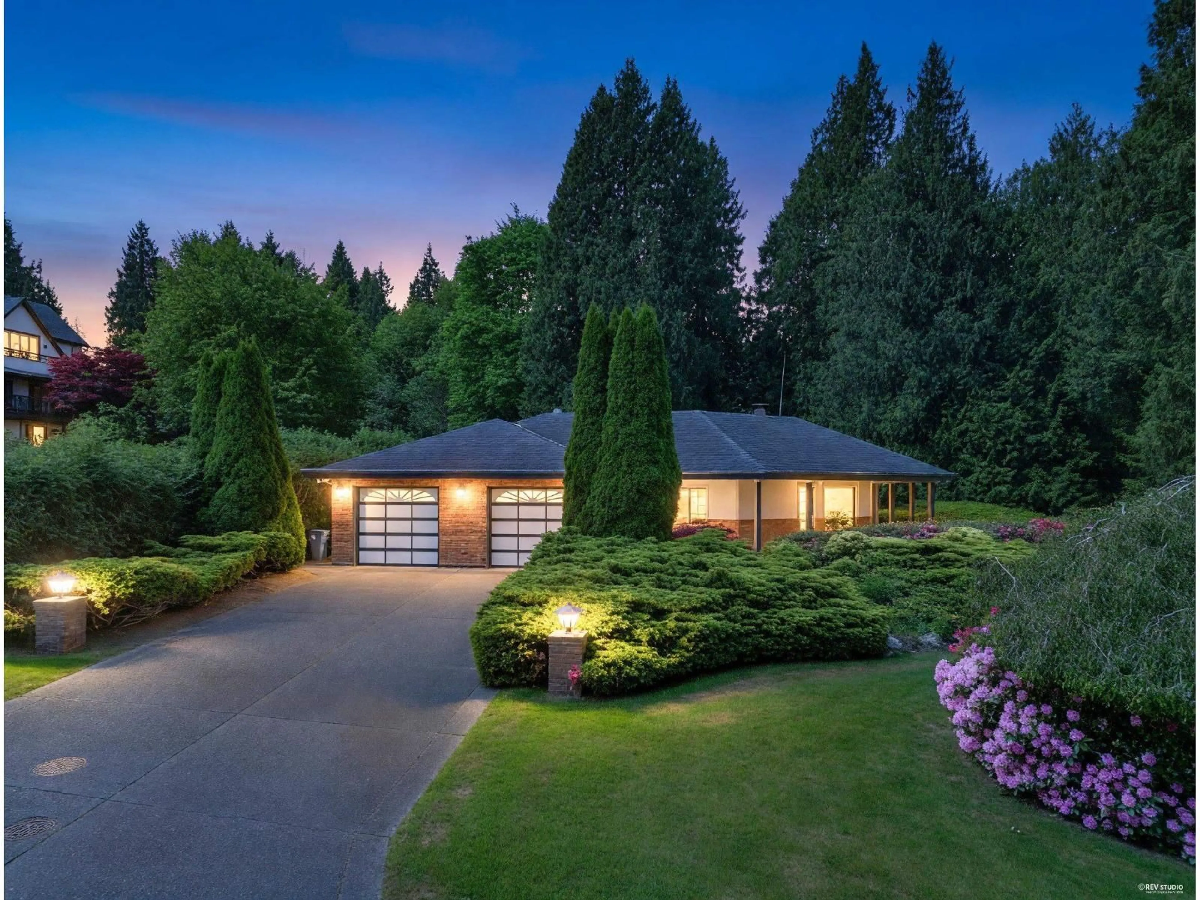 A pic from outside/outdoor area/front of a property/back of a property/a pic from drone, street for 3039 163 STREET, Surrey British Columbia V3Z0E3