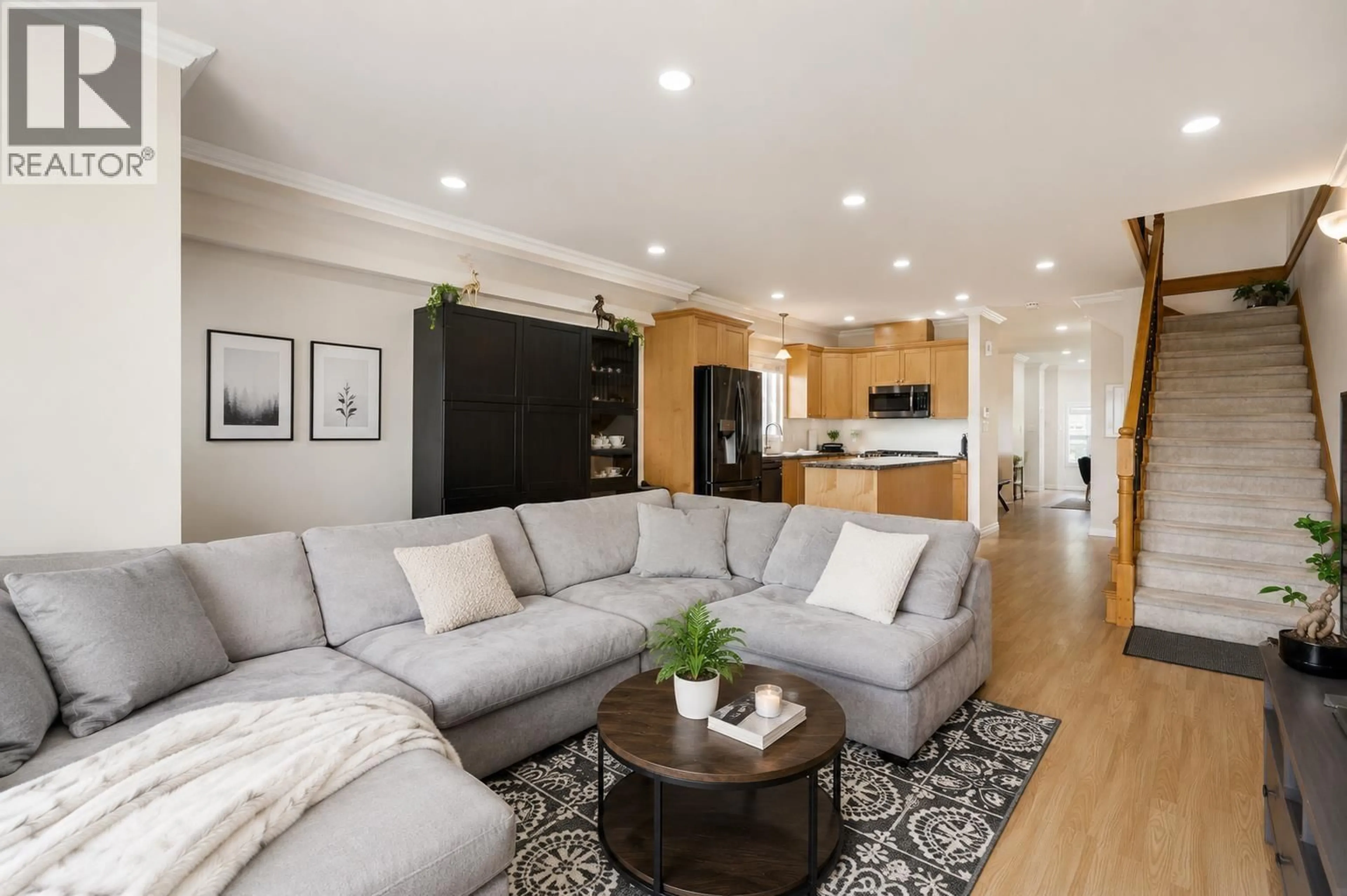 Living room with furniture, unknown for 1124 ROCHESTER AVENUE, Coquitlam British Columbia V3K2X4