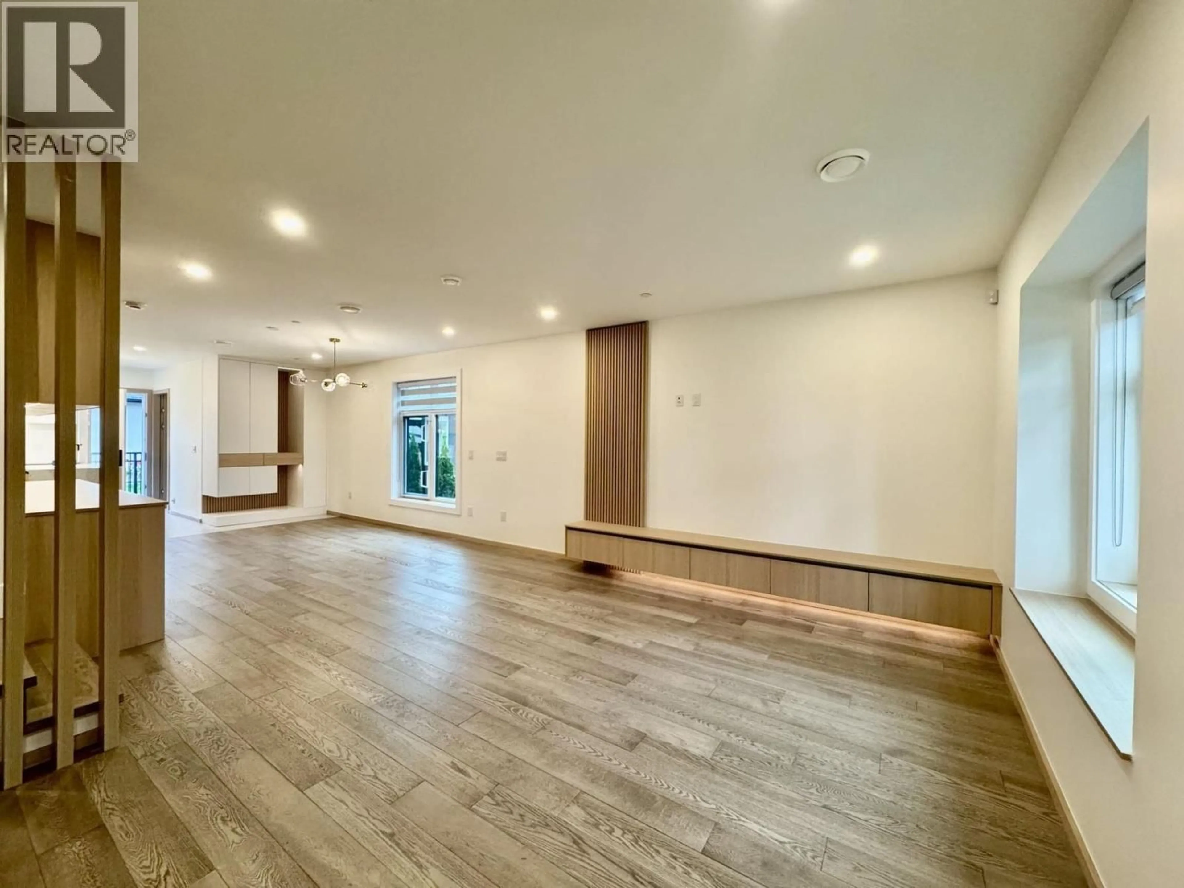 Indoor foyer for 5218 RUPERT STREET, Vancouver British Columbia V5R2J9