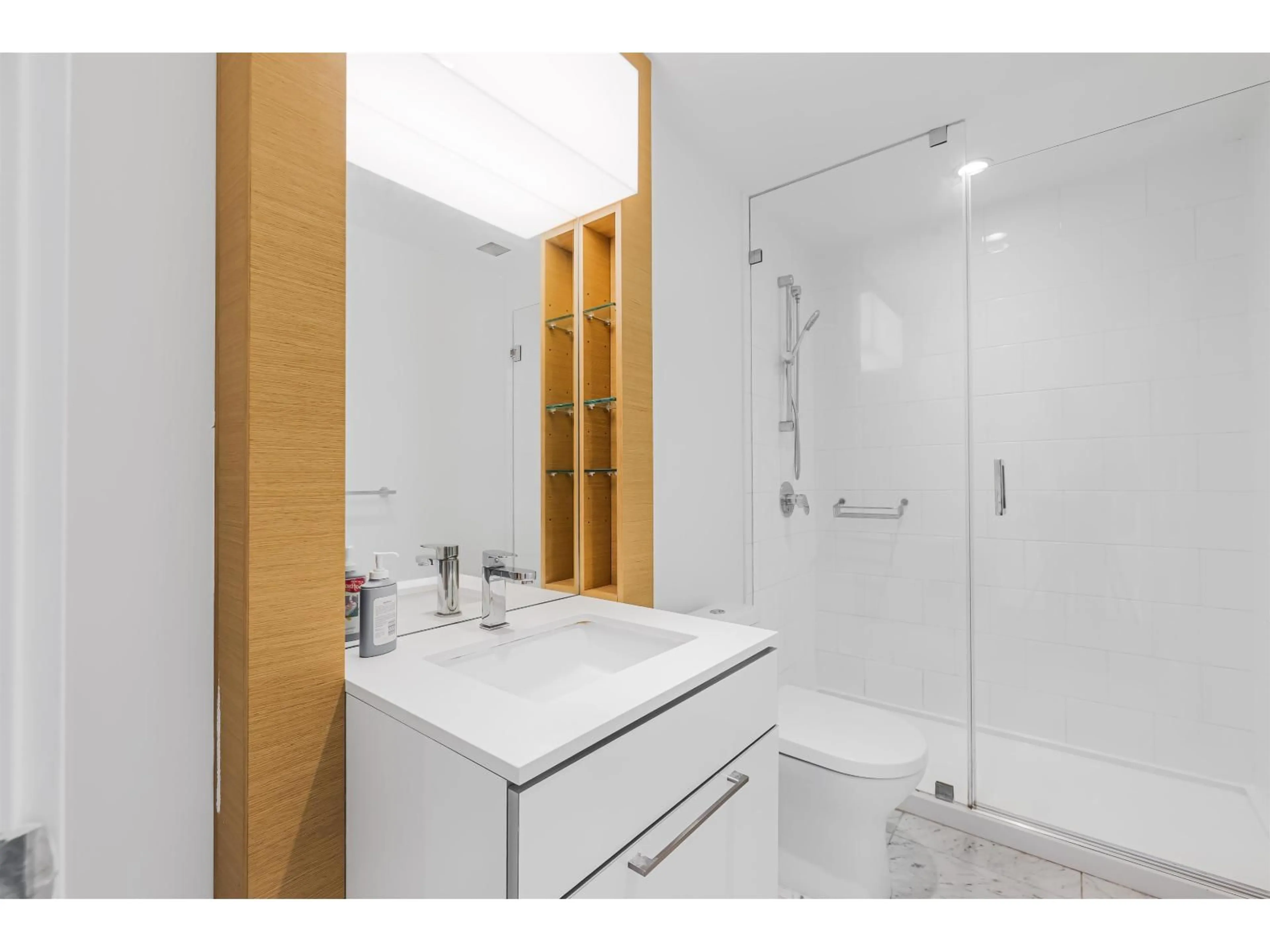 Standard bathroom, ceramic/tile floor for 2408 - 13438 CENTRAL AVENUE, Surrey British Columbia V3T0N2