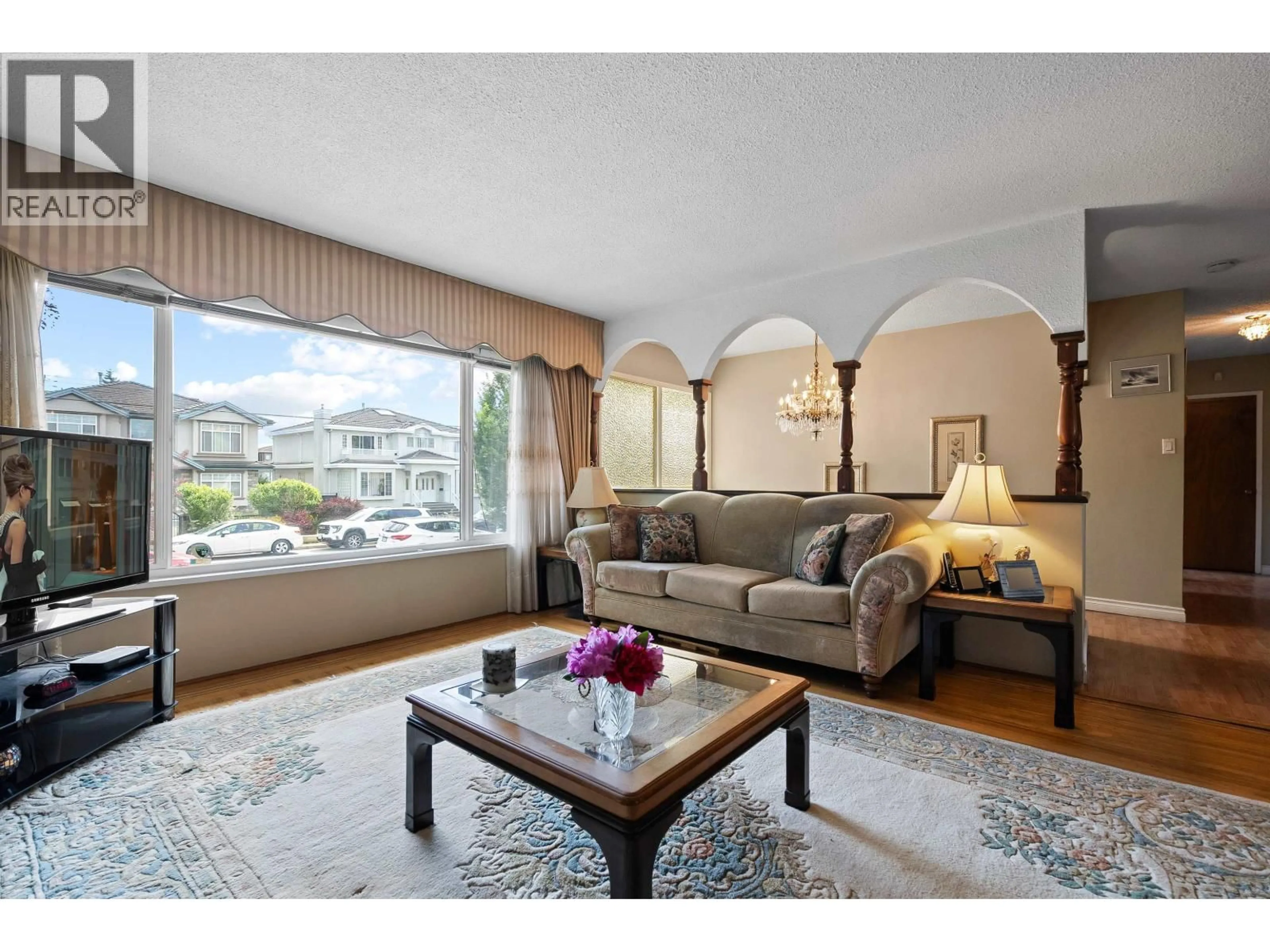 Living room with furniture, unknown for 6949 JUBILEE AVENUE, Burnaby British Columbia V5J4B4