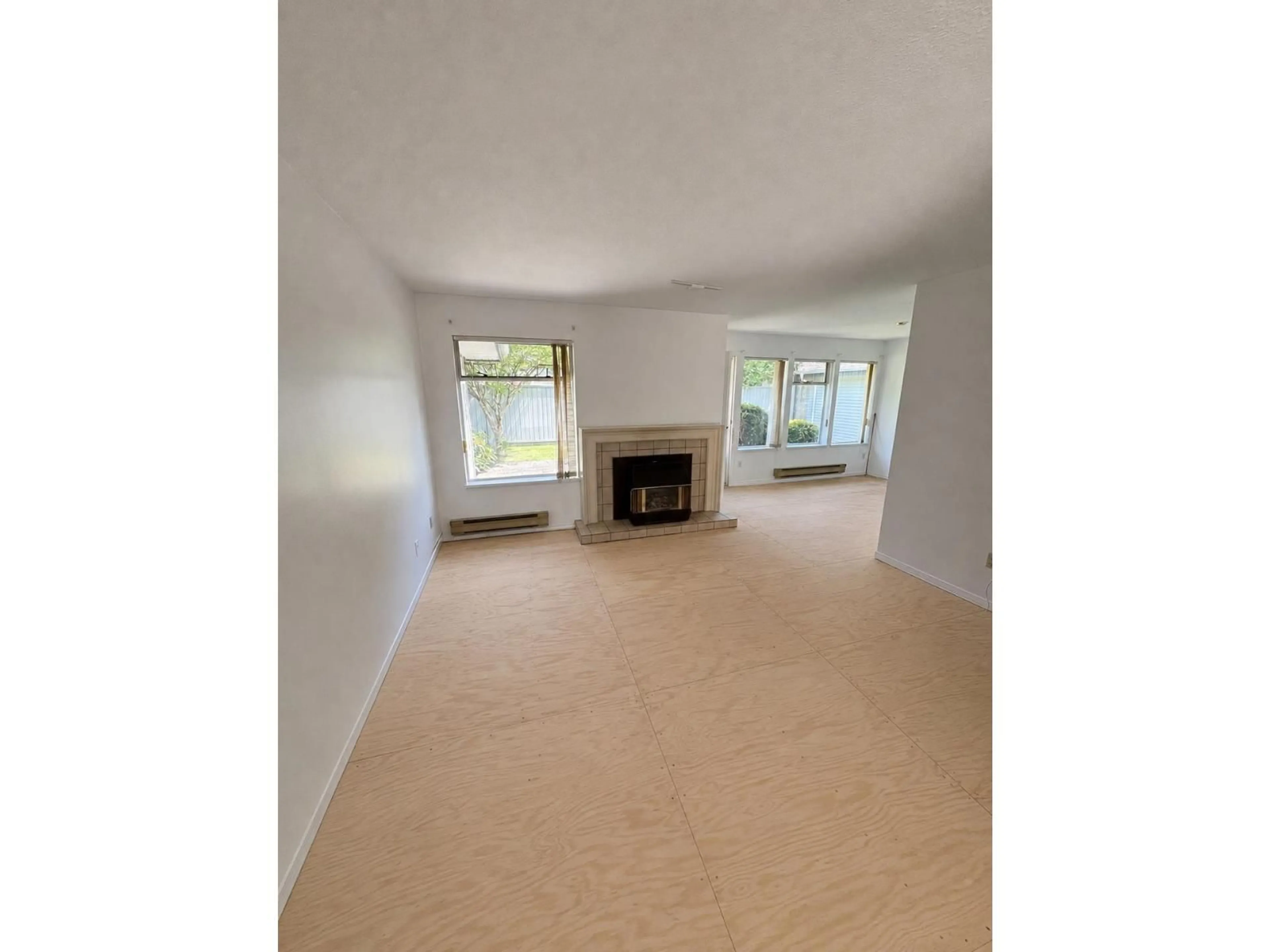 A pic of a room for 118 - 14220 19A AVENUE, Surrey British Columbia V4A8K8