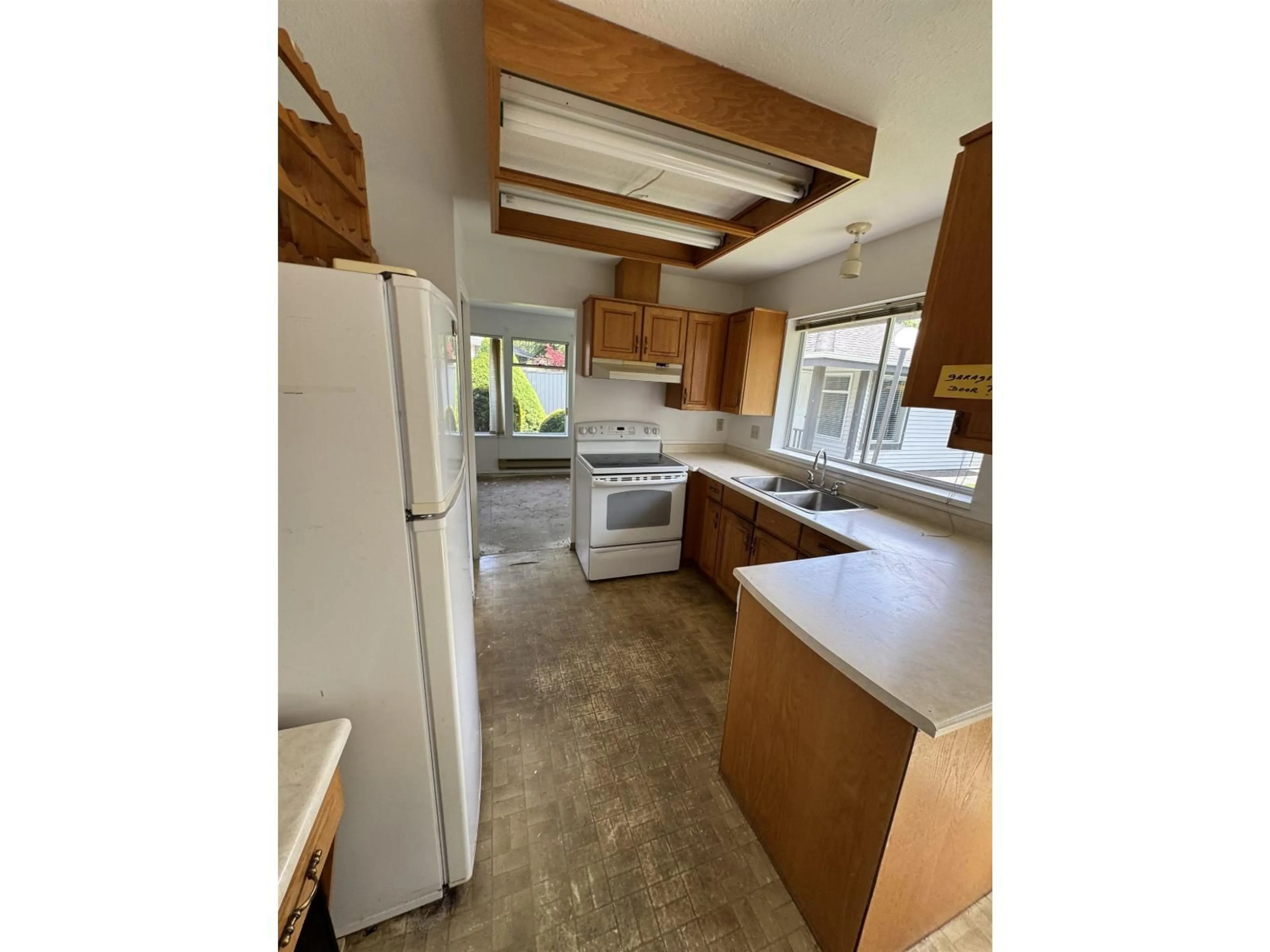 Standard kitchen, unknown for 118 - 14220 19A AVENUE, Surrey British Columbia V4A8K8