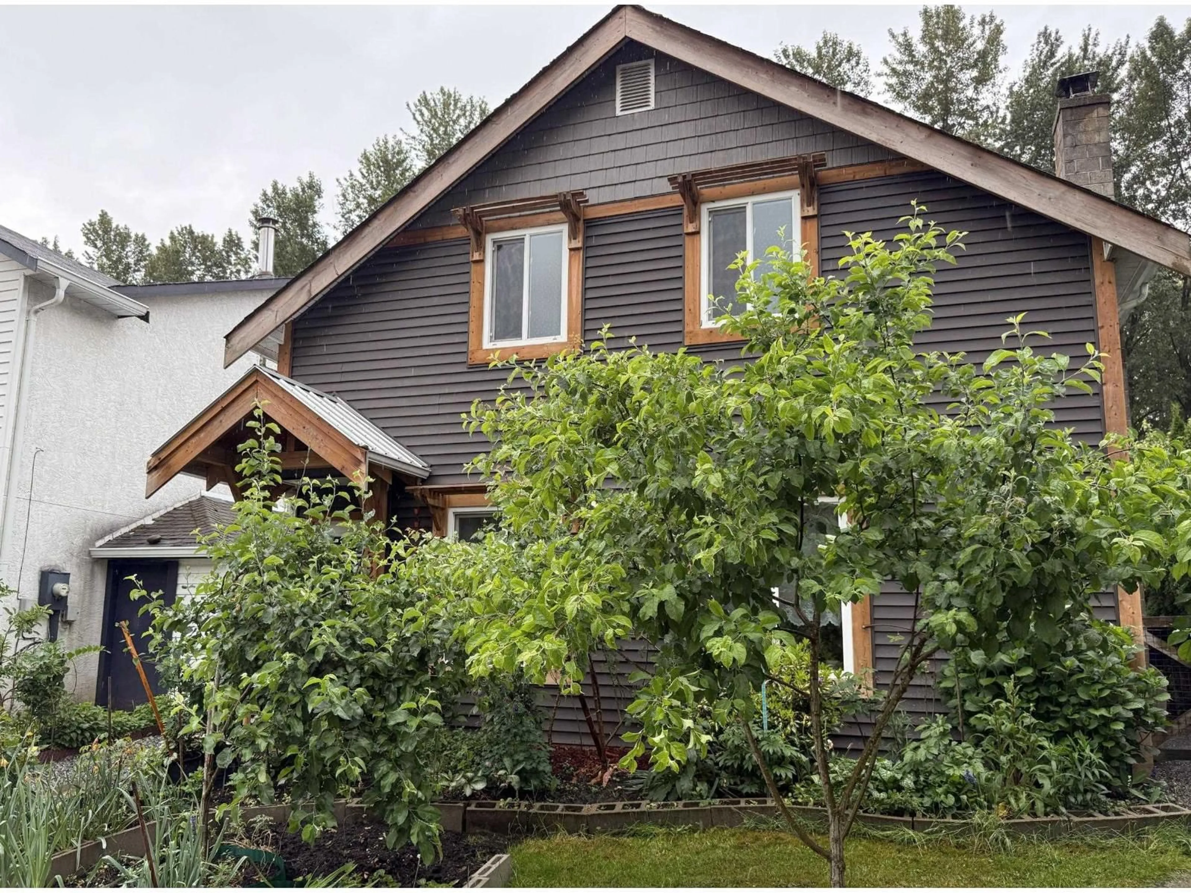 Home with vinyl exterior material, street for 45276 CREEKSIDE DRIVE, Chilliwack British Columbia V2P7K6