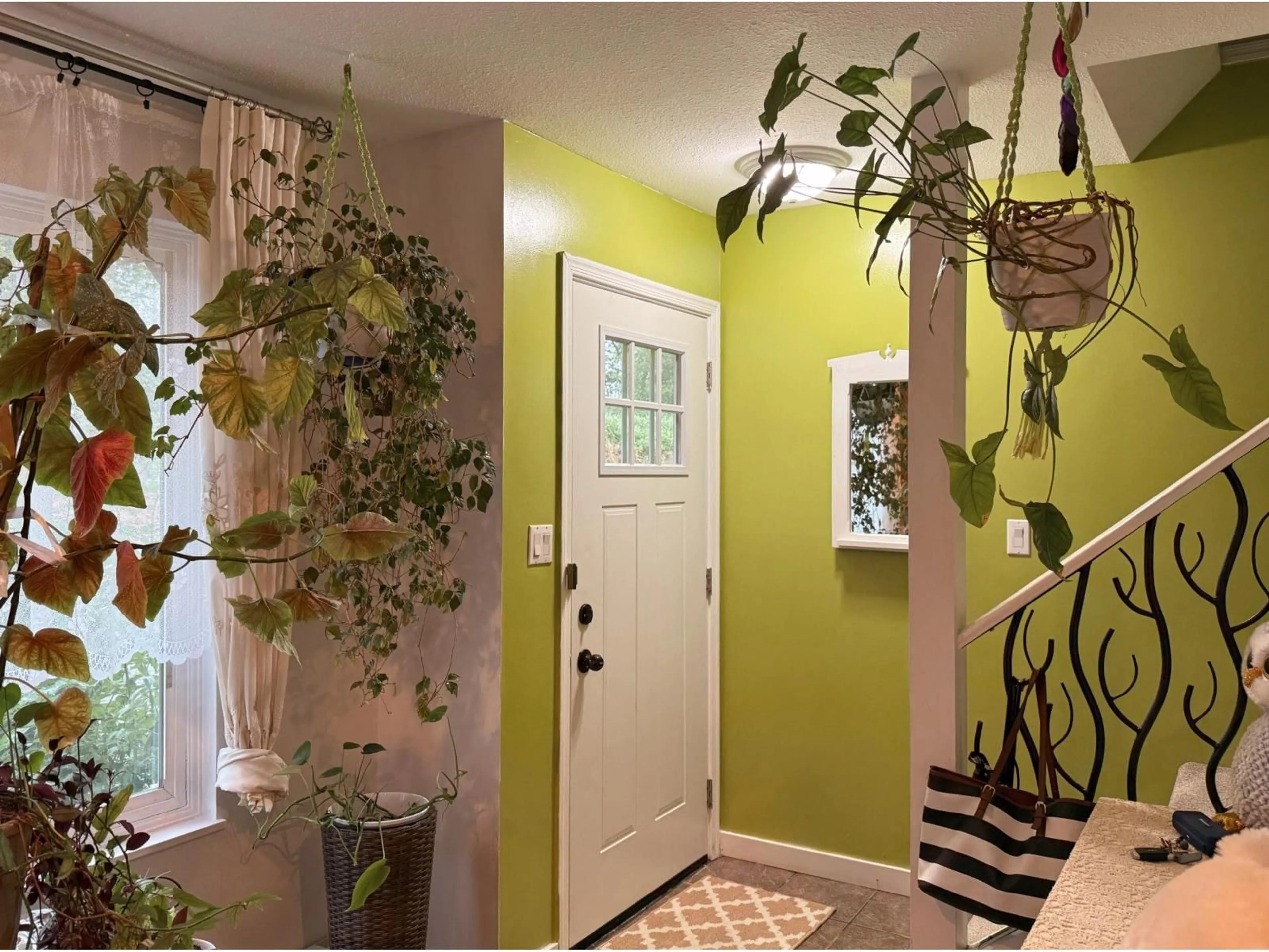 Indoor entryway for 45276 CREEKSIDE DRIVE, Chilliwack British Columbia V2P7K6